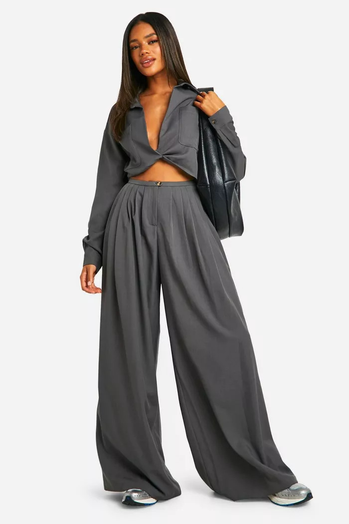 Woven Low Rise Extreme Wide Leg Pleated Trouser | Boohoo.com (UK & IE)