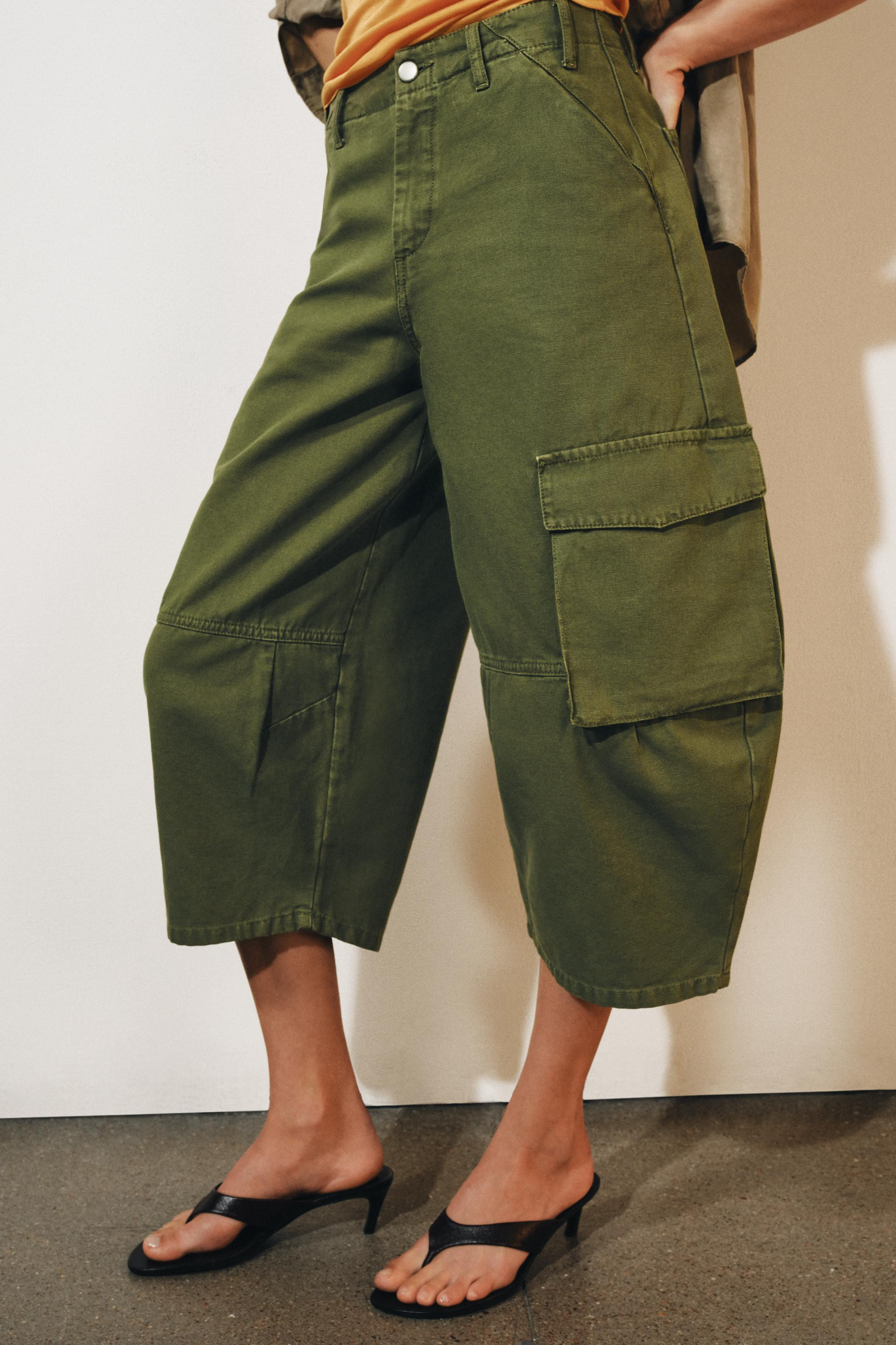 MITTELHOHER BUND - BALLOON LEG - CAPRI-L\u00c4NGE ZARA WOMAN KOLLEKTION Capri-Jeans mit mittelhoh... | Zara DE