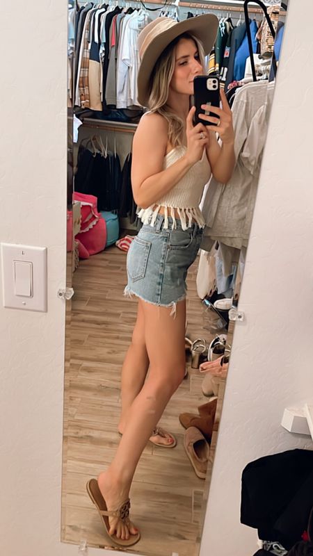 .
.
.
#jeanshorts #target #amazonfashion #summerstyle 

#LTKFestival #LTKfindsunder50 #LTKstyletip