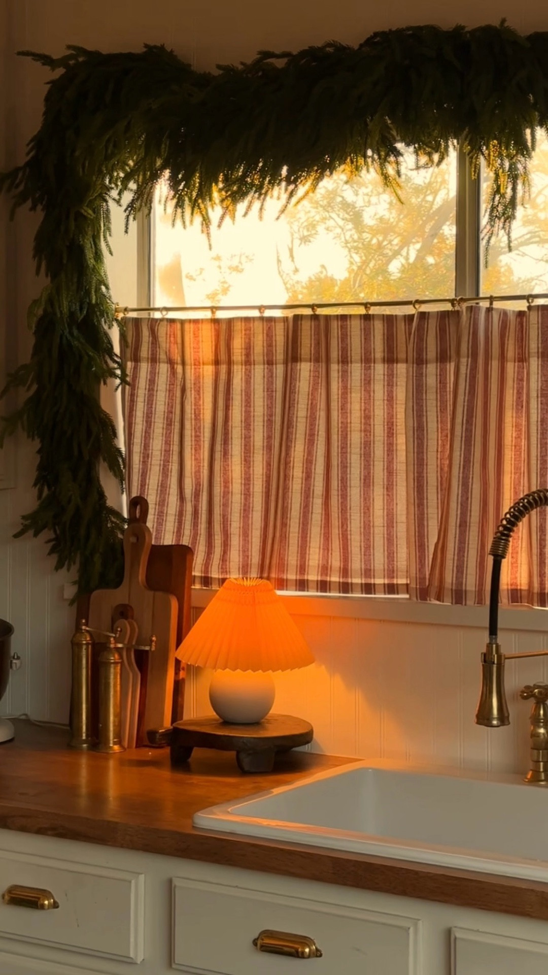 Christmas garland above a kitchen window might just be my favorite Christmas decoration. It’s just makes it feel so so cozy in here 🥹

#christmasdecor #christmasdecorations #christmas #holidaydecor #holidaydecorations #christmasvibes #christmasaesthetic #homedecor #interiordesign #homestyle #christmasdecorinspo #cozychristmasdecor #cottagechristmasdecor #cozychristmas #garland #christmasgarland 

#LTKHome #LTKSeasonal #LTKHoliday