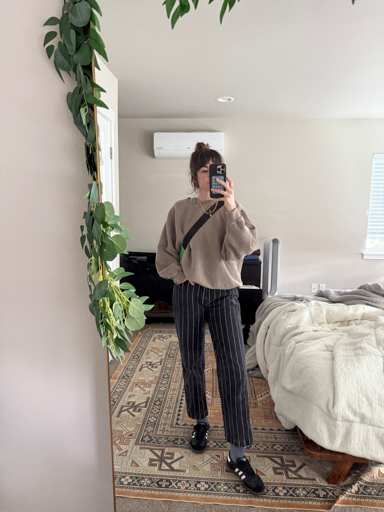 3.17 wfh ootd! Pants are thrifted by Reformation, bag is the medium crescent from baggu  