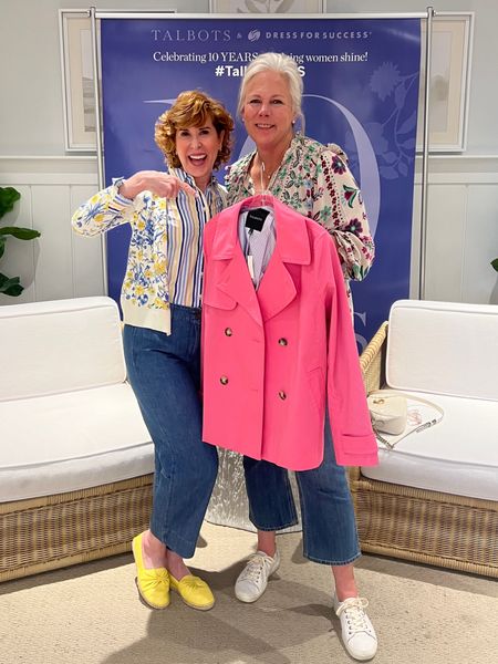 Shop my striped button down m, floral cardi, and straight leg ankle jeans along with my friend Kristen’s darling cropped pink trench!

All of it is 25% off and 10% of your purchase benefits Dress for Success!

#LTKsalealert