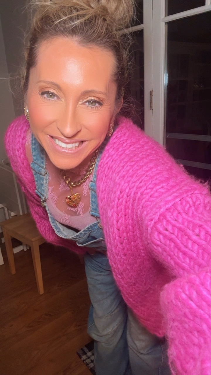 Happy Valentine’s Day weekend!             
                   🩷🩷🩷
For some reason I just LOVE pink and red even more on this holiday… keeping it fun and relaxed with pieces I continually grab for…anyone have any fun traditions or plans this weekend!?! ❤️🩷❤️🩷

Use code LINDSAYSAVE35 @VICI 
Use code LINDSAYJ10 Made By Mary jewelry 

#LTKValentine #LTKootd