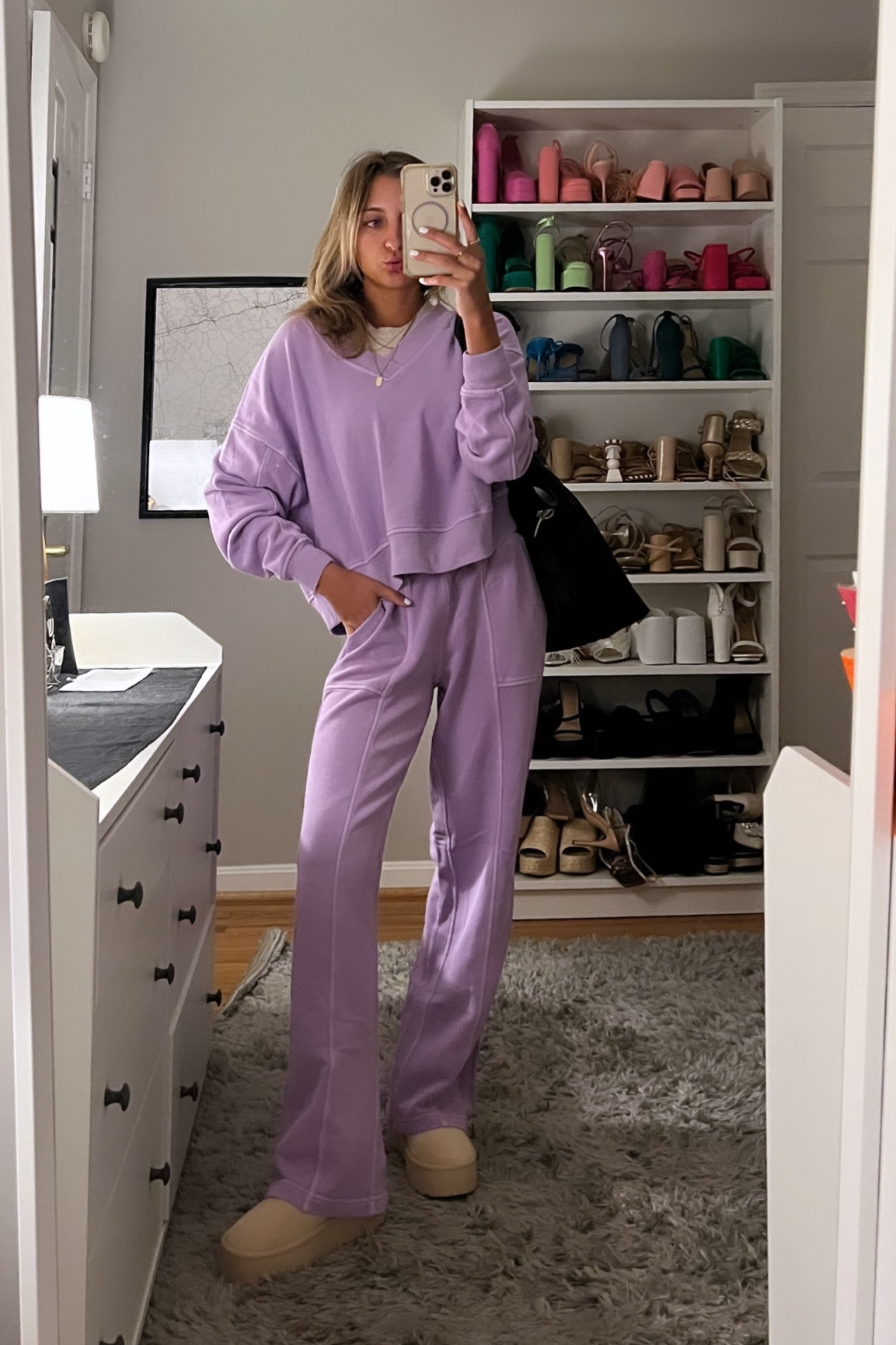 travel outfit featuring my new Aerie set! Wearing size XS in top and pants 🤍