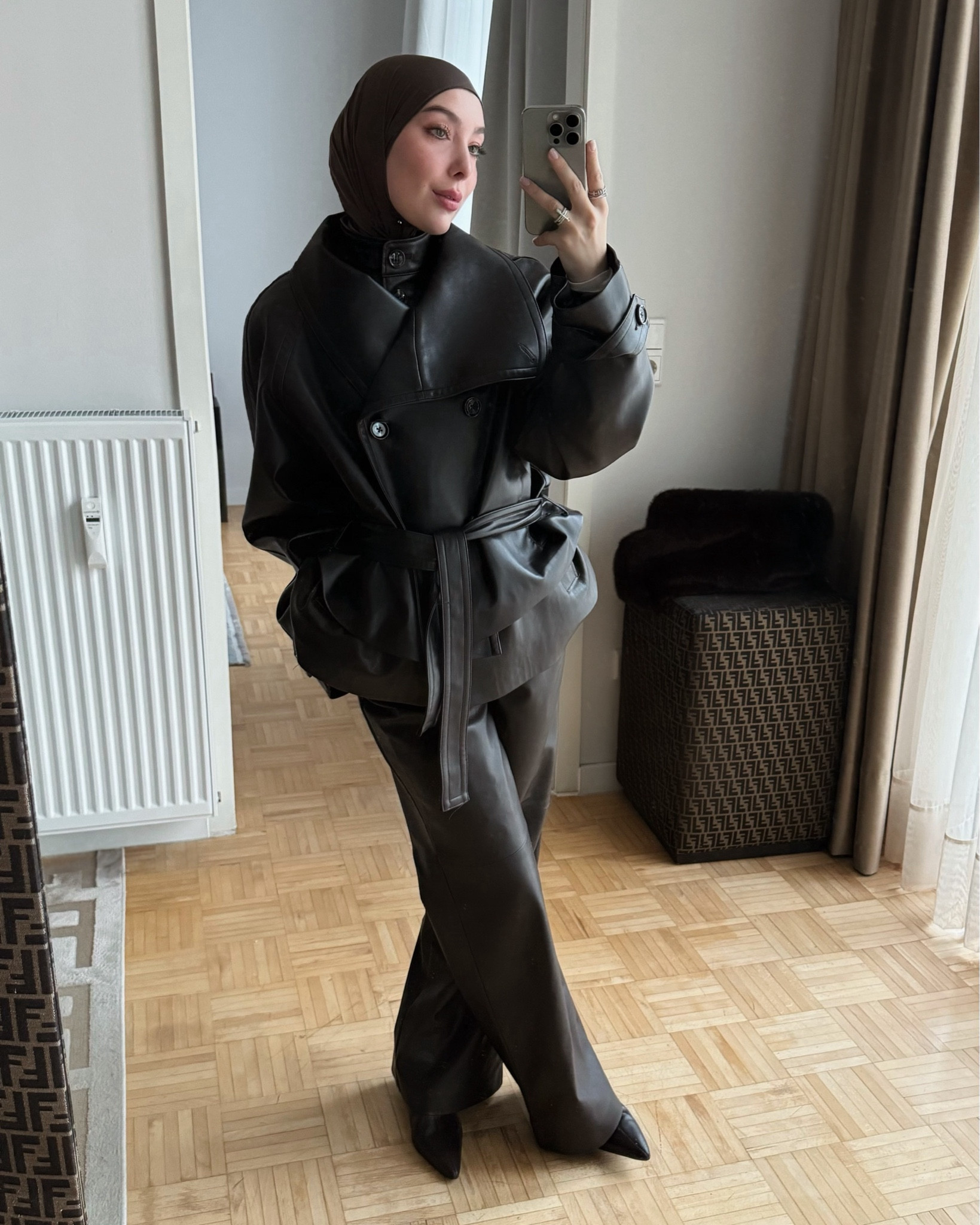 Brown leather everything 

#LTKstyletip #LTKwinter #LTKeurope