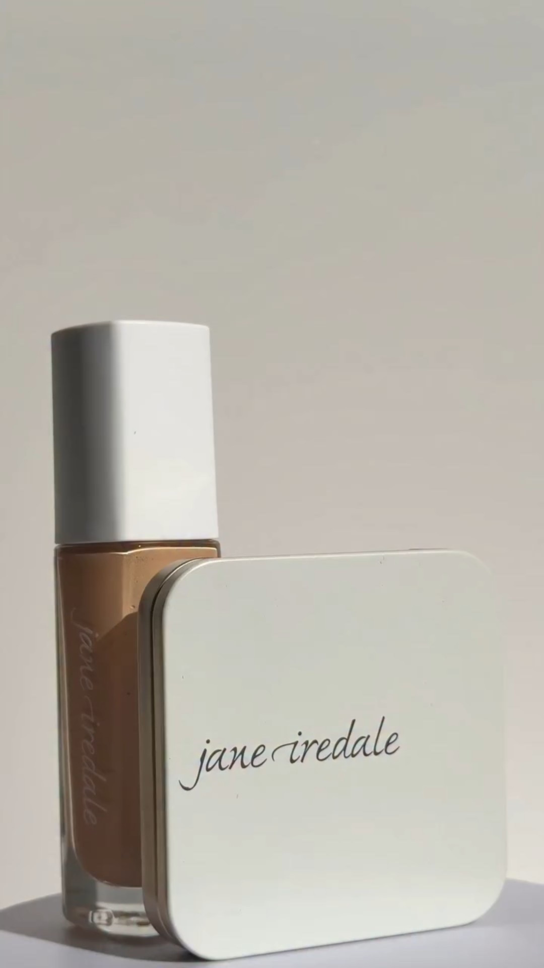 Gifted by Jane Iredale 🤍

Your skin, your rules ✨ Shade Light Beige blends seamlessly into skin — fresh, even, and effortlessly natural. Barely feel it on, yet it gives that soft, healthy glow ✨

@janeiredale  #janeiredale #naturalfoundation #cleanmakeup #skincaremakeup #reelsbeauty