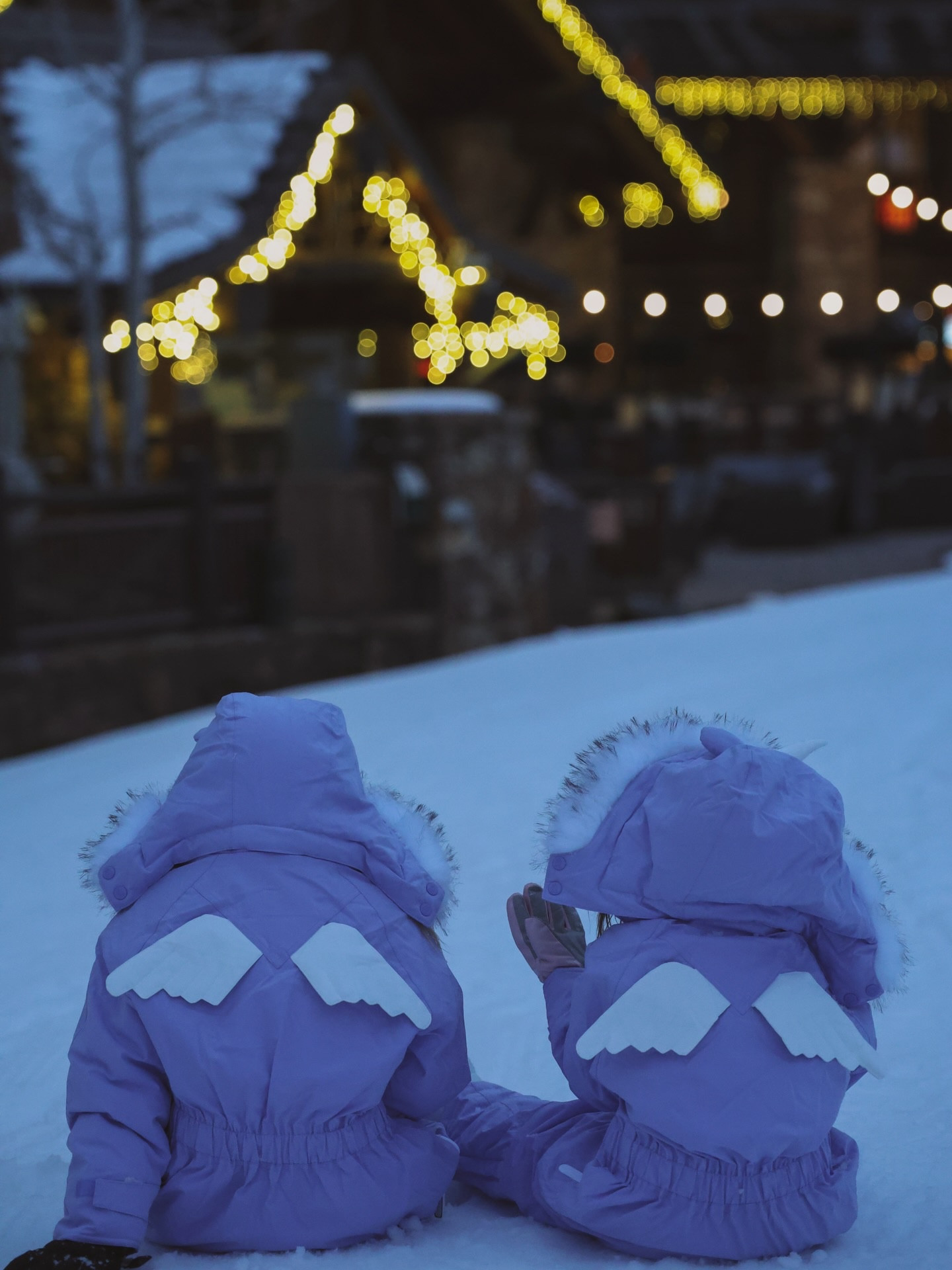 Spotted: Two wild unicorns on the slopes 🥹❄️
@roarsome 
.
#familylifestyle #skiseason #vailcolorado