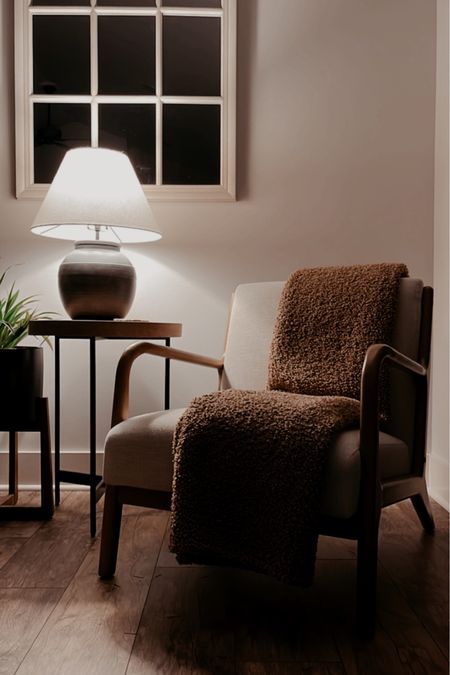 Sunday moody little cozy corner —

Textured blanket, wood chair, wood tones, lamp , black, side table, spider plant , reading corner, reading nook

#LTKhome #LTKunder100