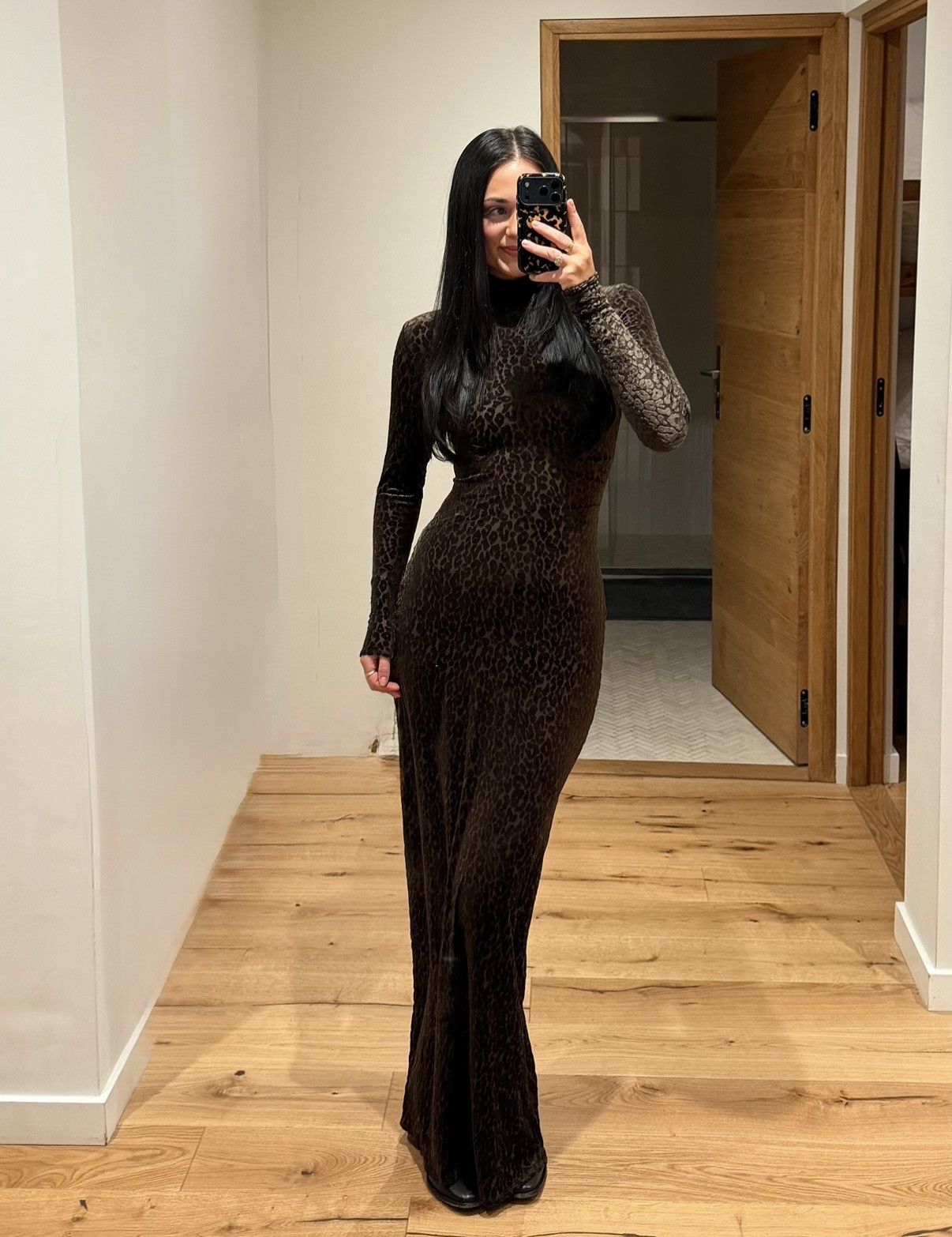 another 5'8 long dress win!! kinda a mesh material so beware it will be a tad bit see through in flash photos 

 