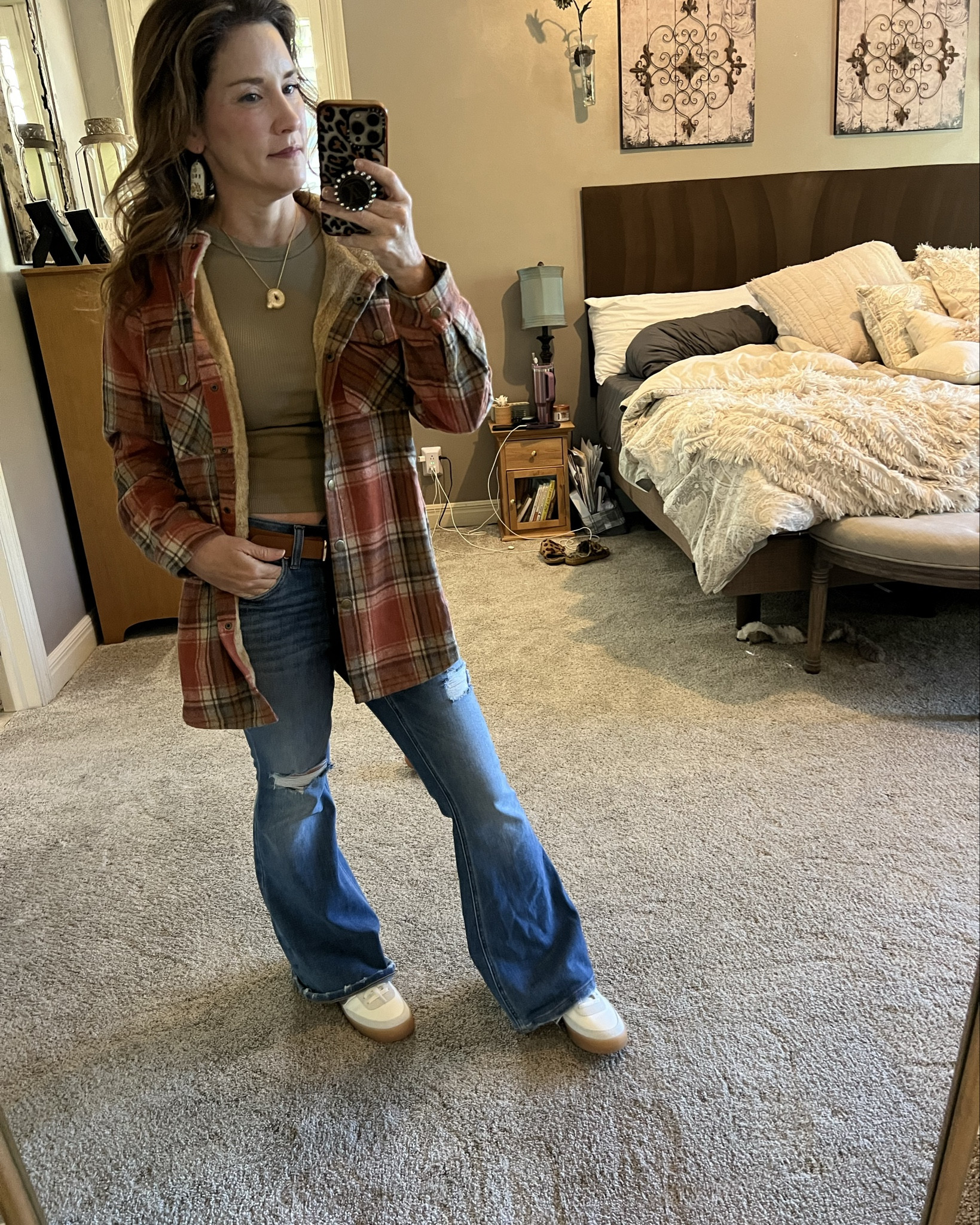 🍁🍂🍁 love this flannel schacket lined with cozy fur 🧡
I am wearing a small and feel it is slightly an oversized fit  
And this color is my fav 🥰🧡 


#LTKFindsUnder50 #LTKOver40 #LTKStyleTip