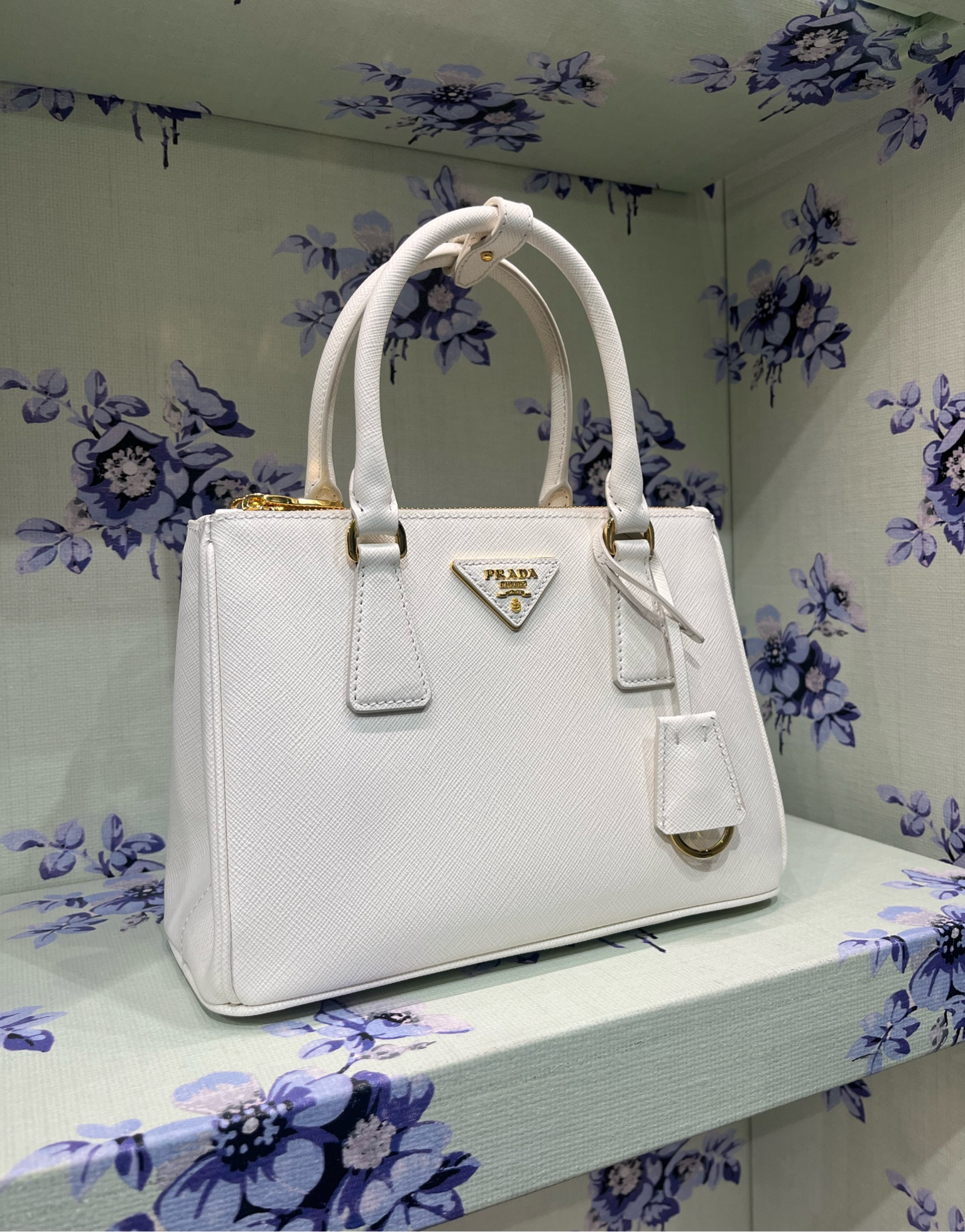 Prada top handle bag 

#LTKitbag #LTKstyletip #LTKGiftGuide