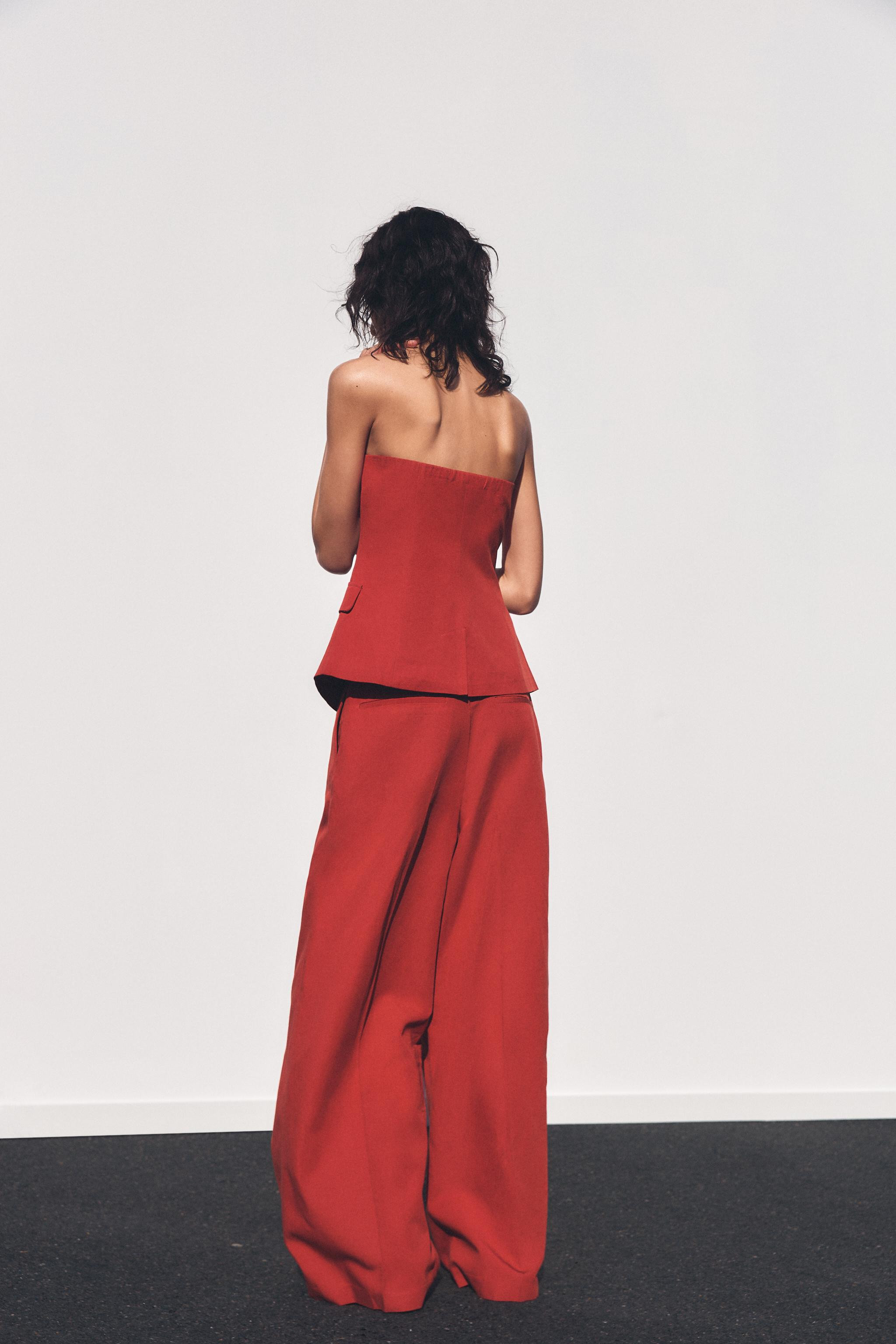 Strapless top with a straight neckline, mock welt pockets on the front, lining and front button f... | Zara UK