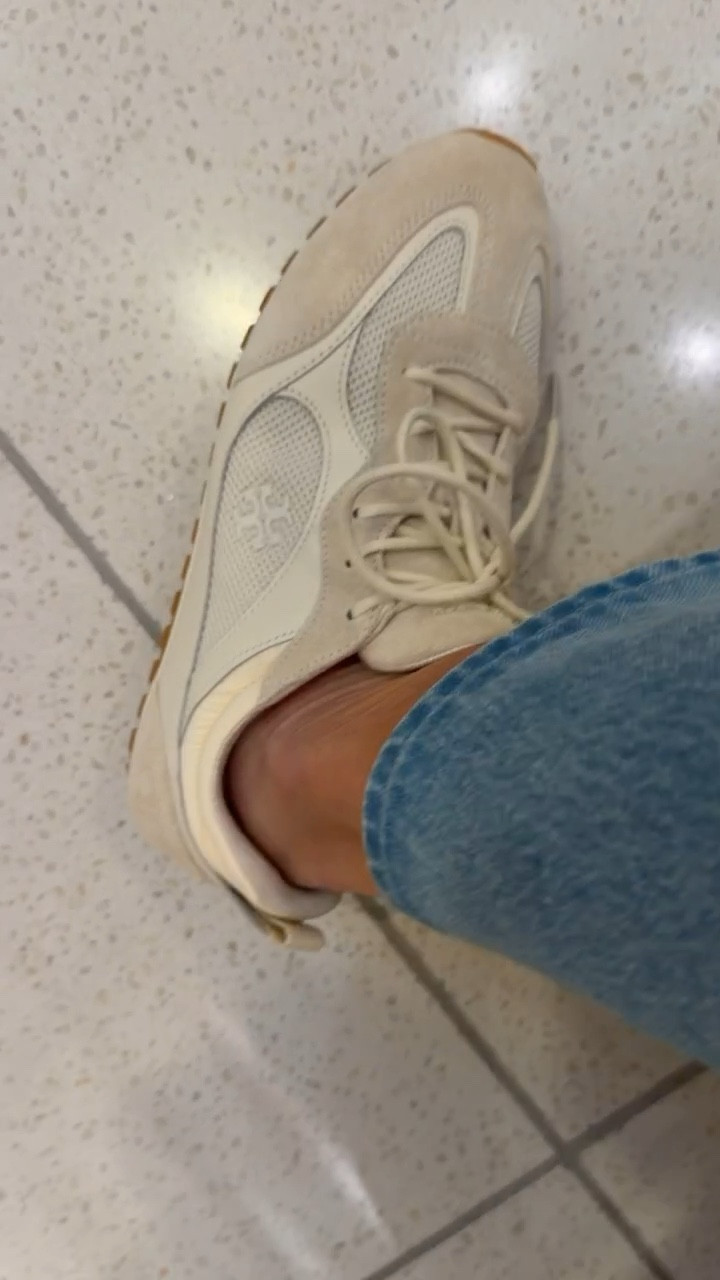 Tory Burch neutral sneakers, sporty chic style, nordstrom shoes, spring sneakers, annabrstyle.
