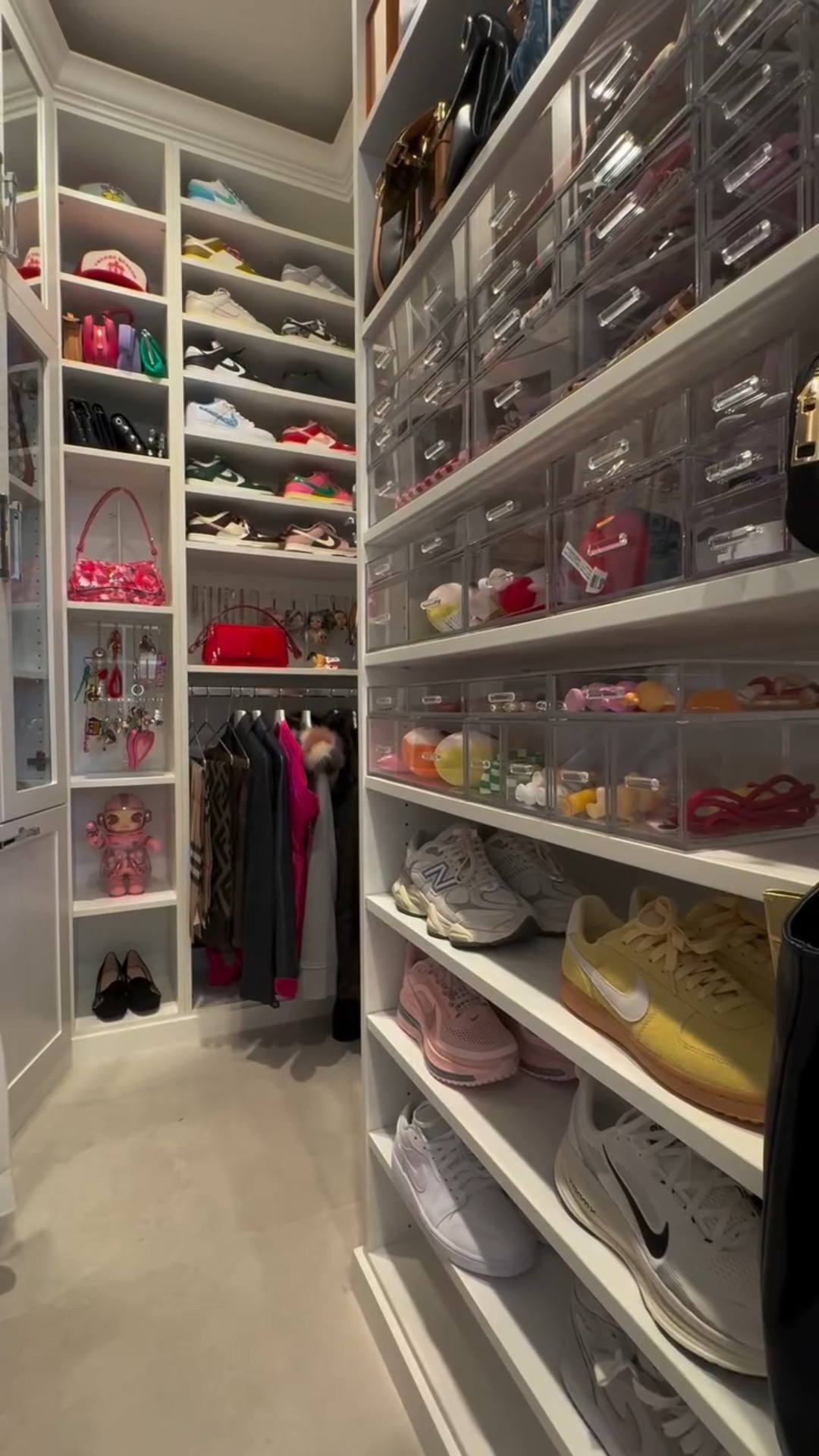 Closet Tour #2 — the everyday basics, where color, chaos, and cute coexist 💕 Pegboard friends, acrylic drawers, and all my essentials lined up just right. This one’s a little more packed… but I like it that way ✨

#closettour #popmart #labubulove #closetorganization #fashionover50