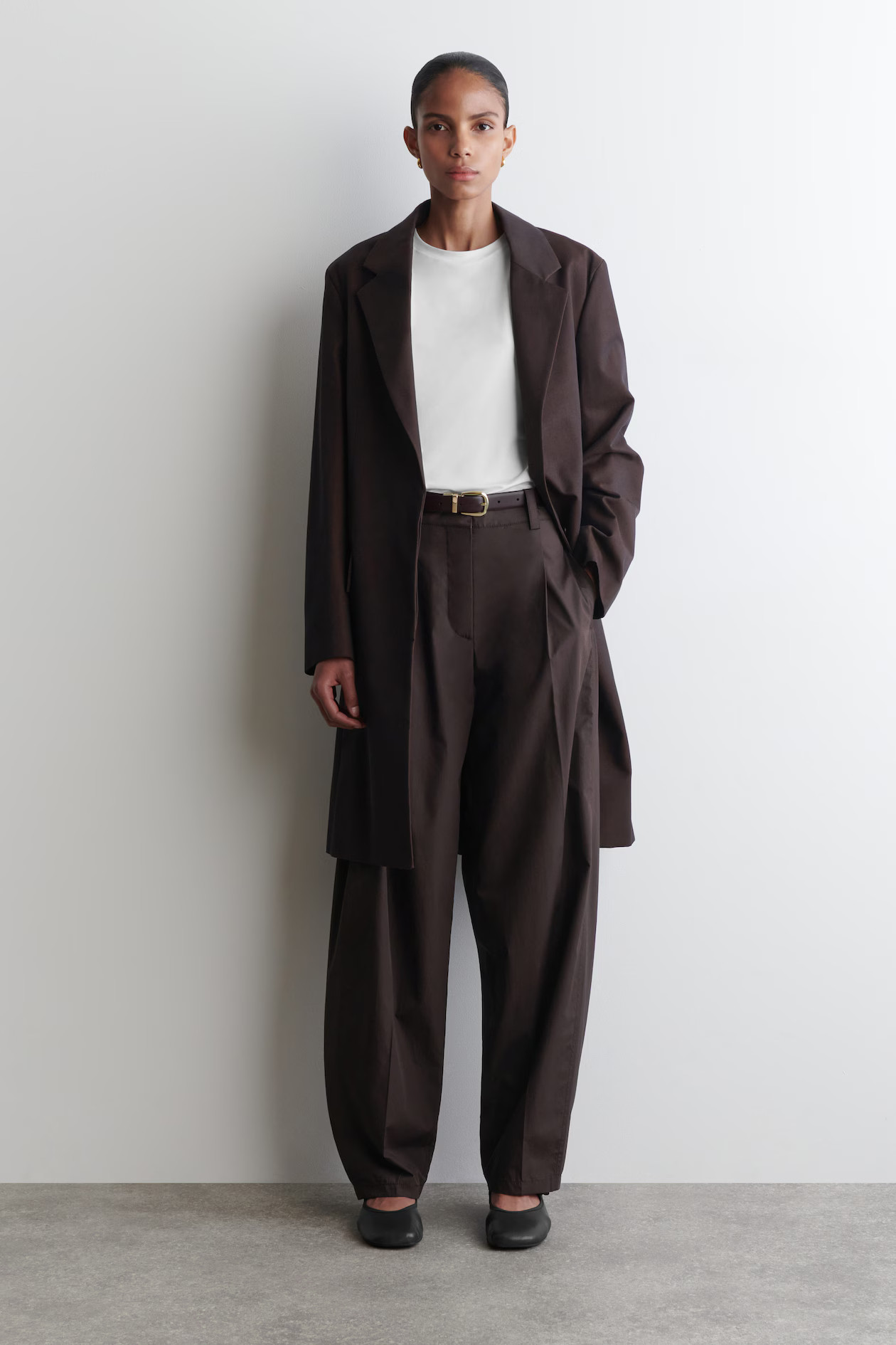 PLEATED COTTON BARREL-LEG TROUSERS - DARK BROWN | COS | COS UK