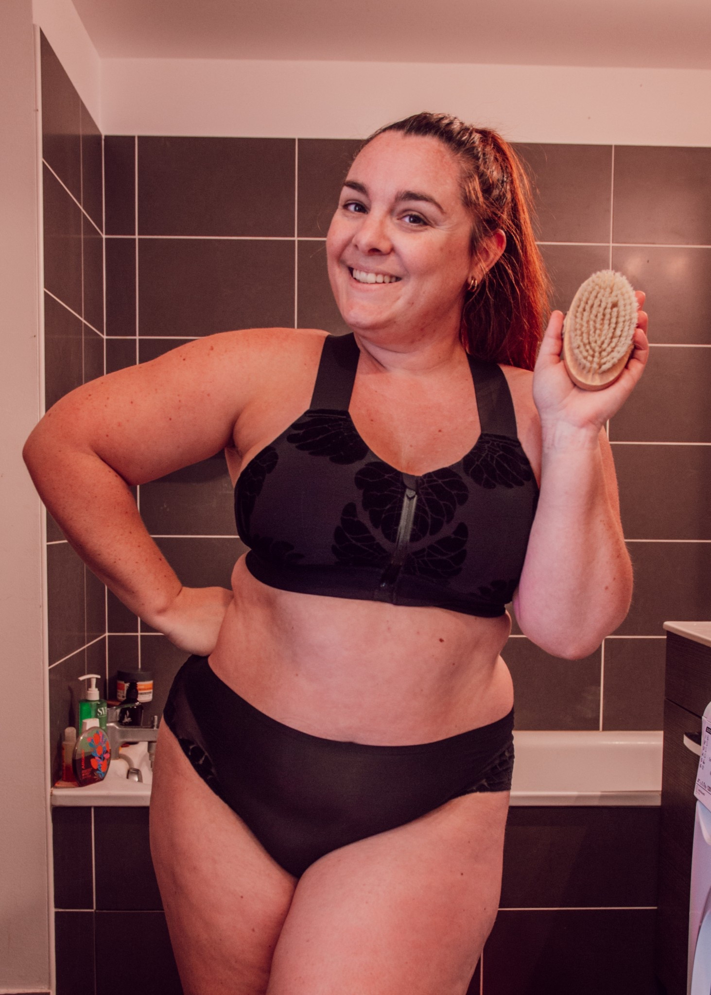 Routine de Drainage Lymphatique - mes essentiels 

👉 avant la douche sur peau sèche, brossage à sec sur tout le corps avec des mouvements doux en utilisant une brosse sèche. 
👉 après la douche, ventouse anti-cellulite + huile de massage sur les cuisses et les fesses 
👉 crème hydratante sur tout le corps pour une peau soyeuse (j’adore la Nuxe prodigieuse 😍)

❤️ ta peau est toute douce, ta cellulite disparaît et ta rétention d’eau diminue 

#LTKfrance #LTKsummer #LTKbeauty