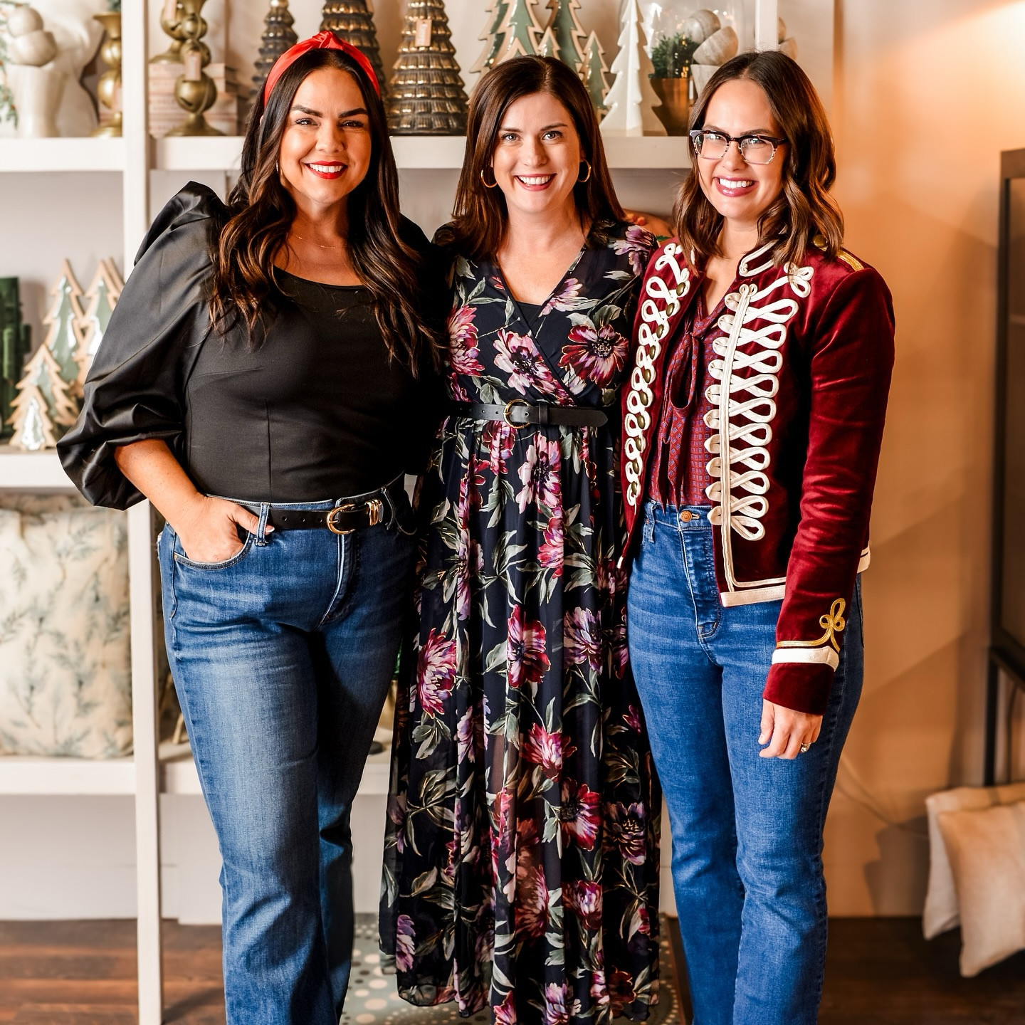 A few weeks back, @indymaven, @colleenhungerford and I kicked off the holiday season with the most magical evening at @foundry317 with such a wonderful group of people.

Sharing our hacks for making this your most effortless holiday yet (if that’s what you’re going for), we shared laughs, tips and gained insight on how to slow down and soak up the season. ❤️ 

It’s seems like each year the hustle and bustle starts earlier and earlier, and my favorite tip to share is to give yourself permission to not do it all. Ask your loved ones what their favorite tradition is, and skip some of the extra fluff. A night or two at home, with glistening lights and great music in the background will do anyone good!

Photos by: @heysouthernskyphoto