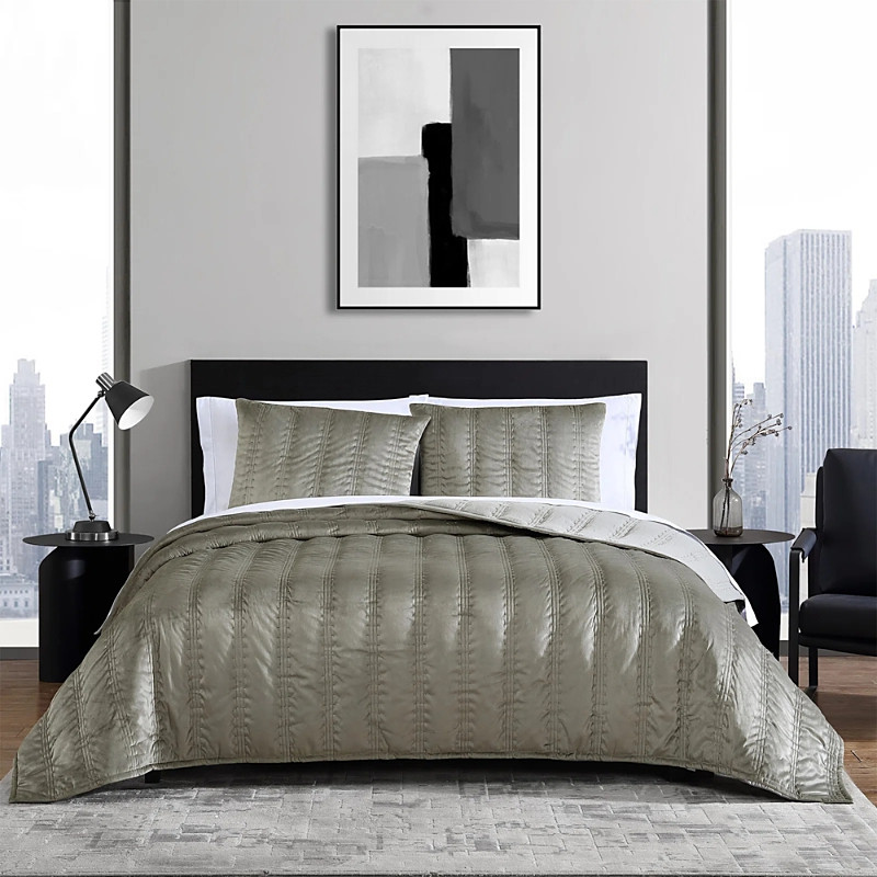 Vera Wang Velvet Linear Stitch 3 Piece Quilt Set, King | Bloomingdale's (US)