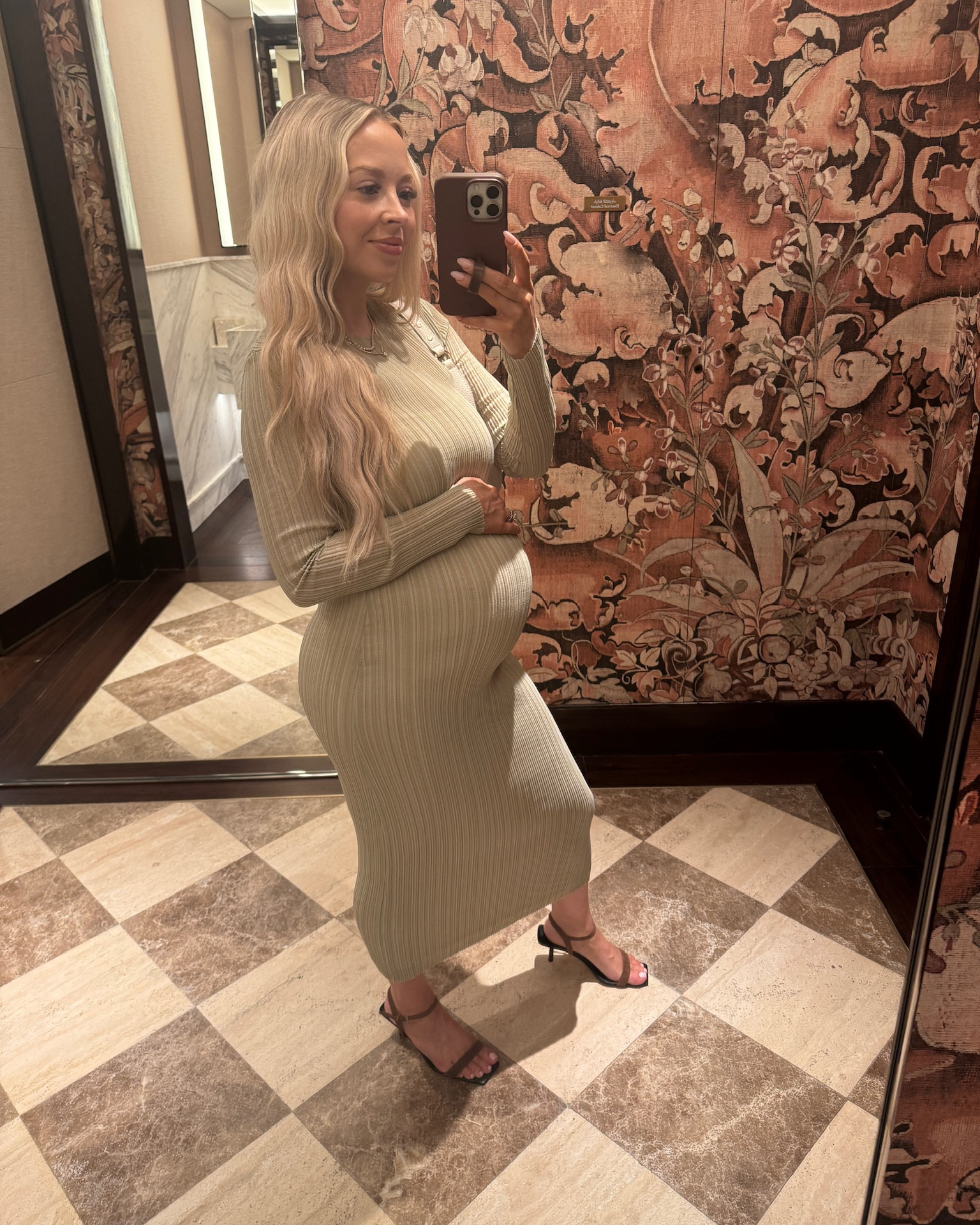 Another Dubai dinner ootd 🤍

#LTKStyleTip #LTKbump #LTKTravel