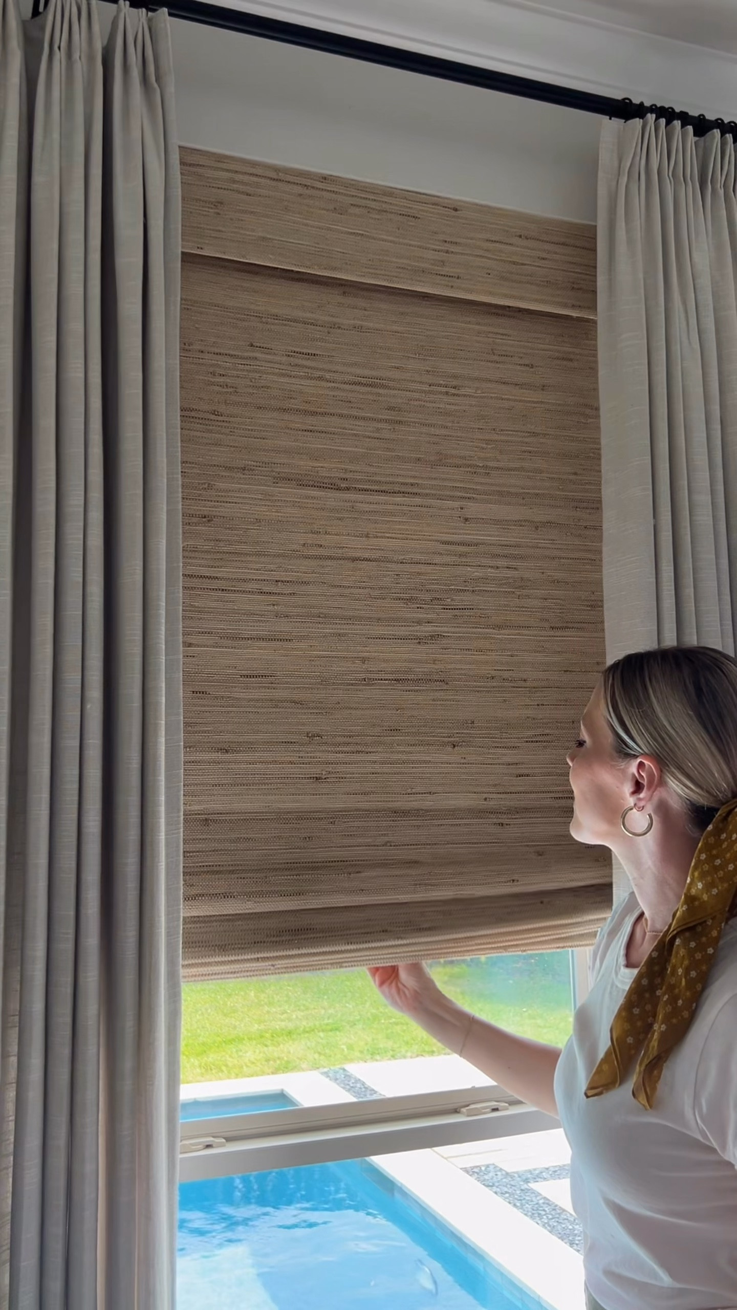 No drill bamboo window shades!

No drill hardware and regular drill hardware comes included with shades 18-50” inches wide.

⭐️ use code CRAZYWONDERFUL for 22% off your order now through the end of July 2025.

Shade info: Natural Ramie Bamboo Shade in color Beige, blackout liner, cordless, no edge binding

Drape info: Jawara fabric in color Greyish Beige, Tailor Pleat header, a room Darkening liner, memory shaped