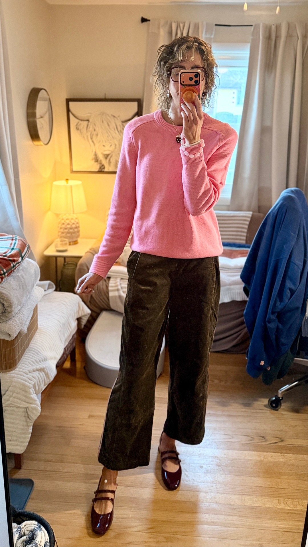 Tall girl spring… but make it realistic 🌷

Because let’s be honest—March isn’t giving full spring yet.

We’re in that in-between phase where it’s winter in the morning, spring by lunch, and randomly summer for an hour… so I’m slowly working spring colors into outfits without fully committing.

Today’s look is built around one of my favorite spring shifts: color + fabric.

I paired a brighter pink sweater (not quite pastel, a little bolder) that I actually grabbed from the men’s section—loving how spring is leaning into that mix of feminine color with more relaxed, unisex fits.

The pants are what sold me though—wide leg, ankle barrel style in a corduroy fabric with a burgundy + hot pink side stripe. Slight athletic feel but still put together, which is always the goal.

Finished it off with a patent Mary Jane—letting my feet breathe after months of boots, but we’re not fully committing to open-toe season yet.

If you’re tall, you already know… transitional dressing is a sport.

Comment “SHOP” and I’ll send links to everything I’m wearing.


#LTKTall #LTKPlusSize #LTKMidsize