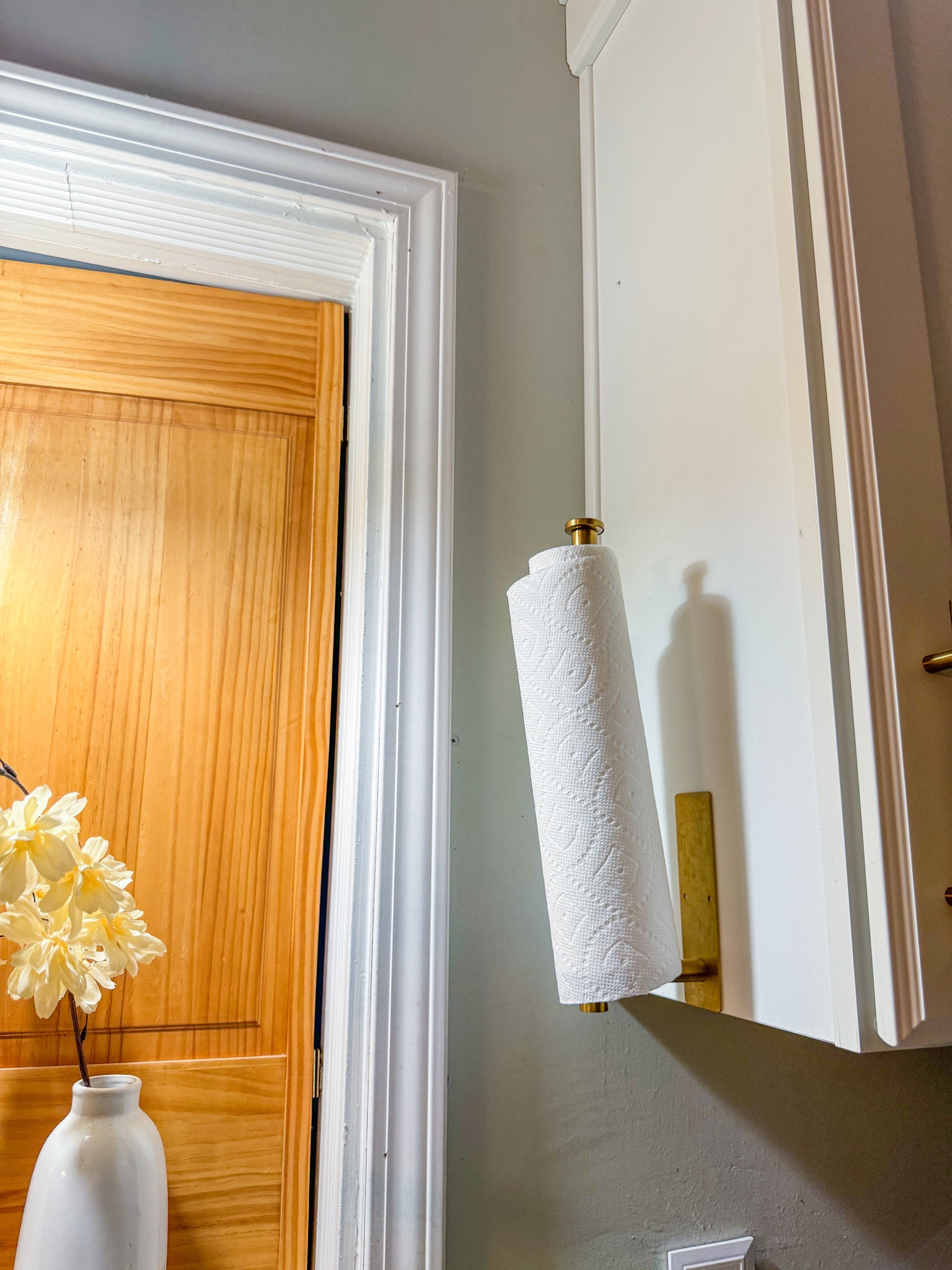 Loving the gold paper towel holder you can put it on the side of the cabinet or under it, it’s perfect 🙌🏼



#LTKFamily #LTKHome #LTKFindsUnder50