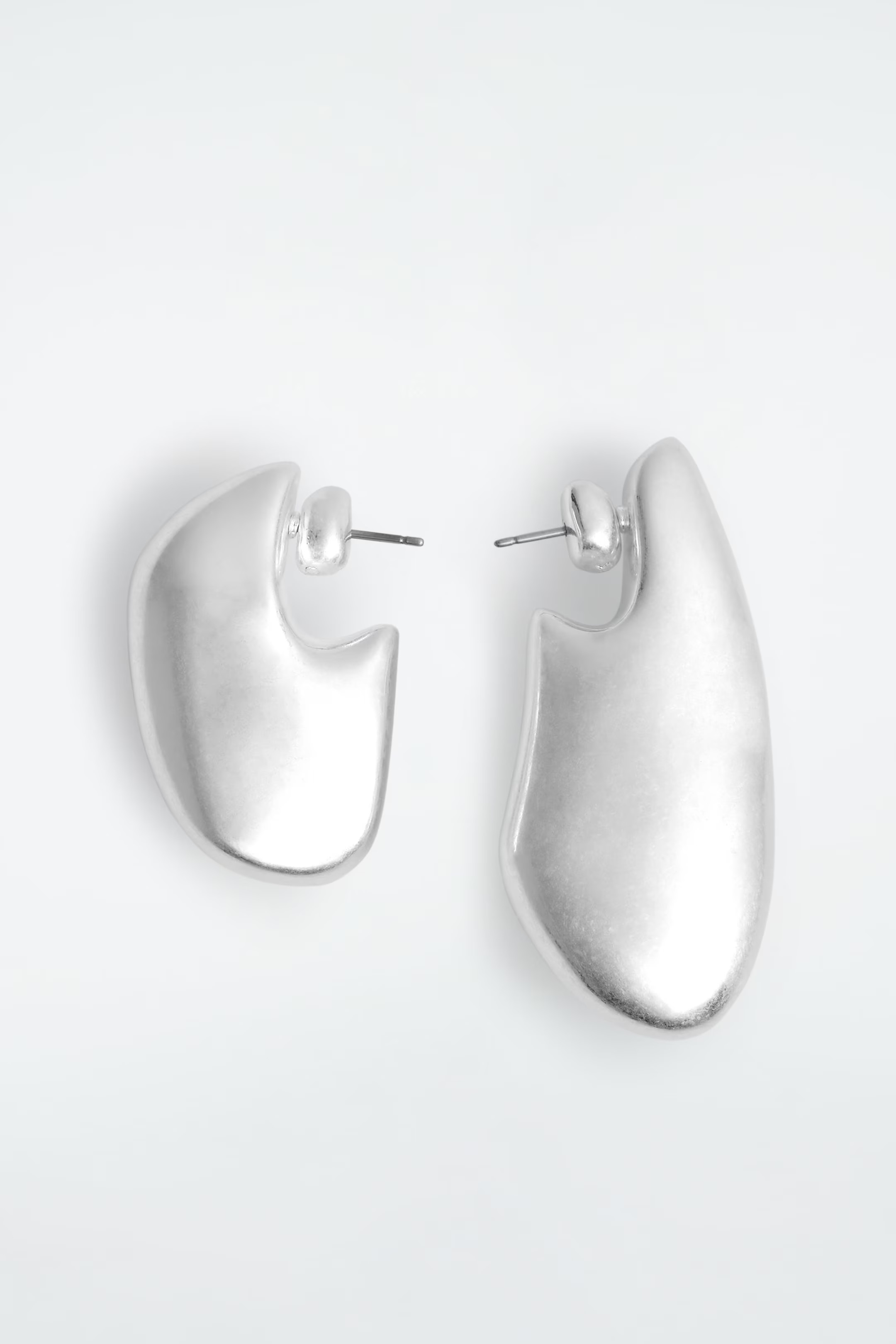 MISMATCHED PEBBLE EARRINGS - SILVER | COS UK