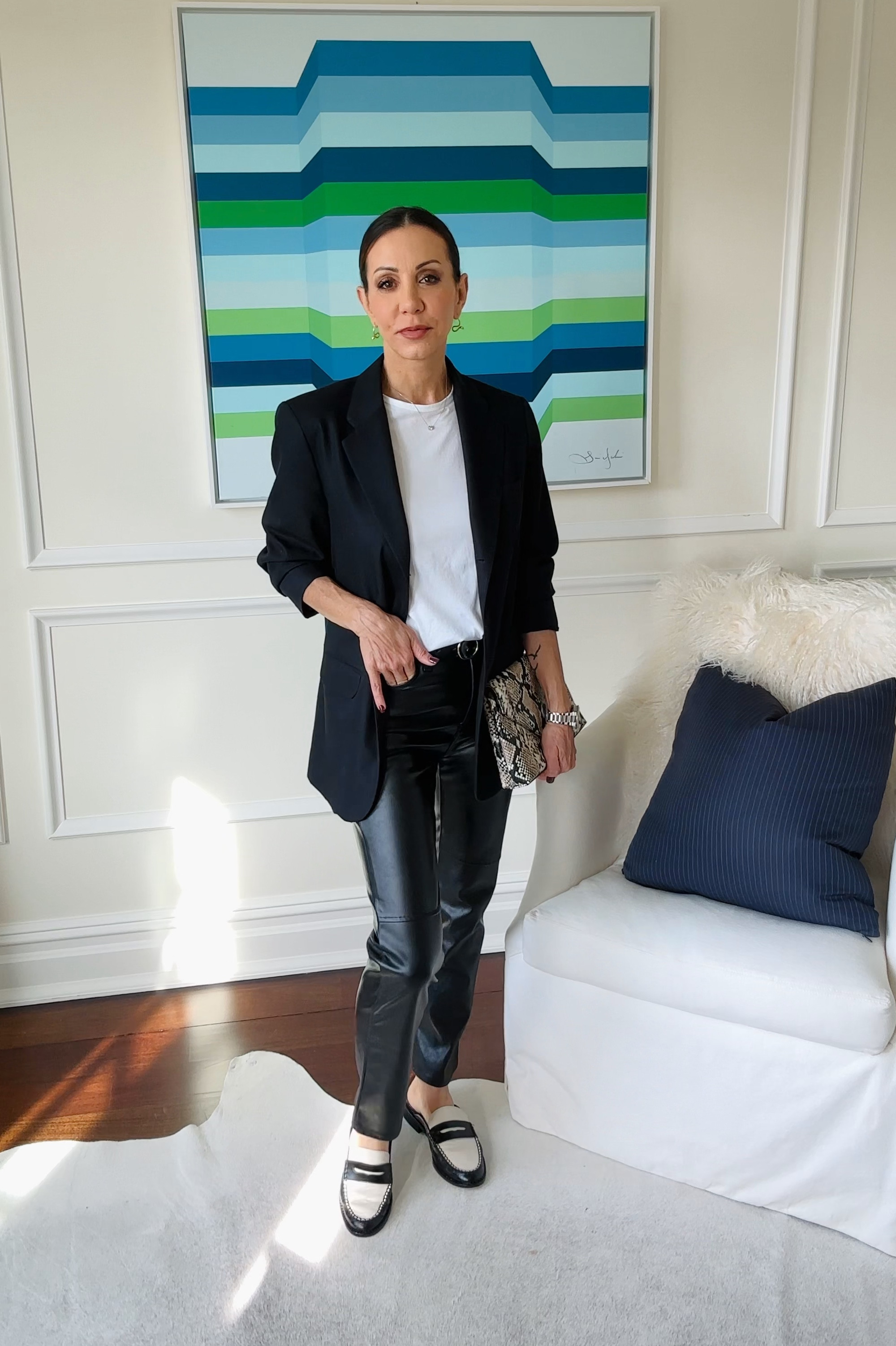 Chic weekend look :)

Clutch is Zara and is available now 