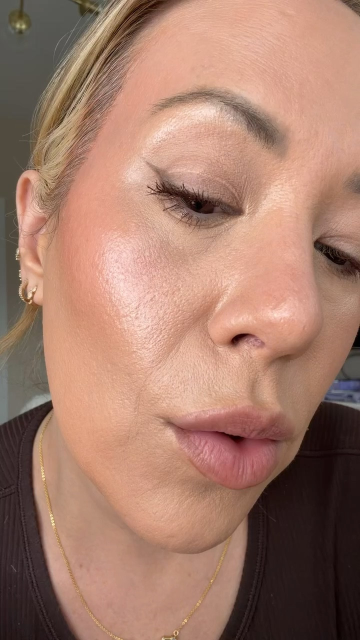 The Doll 10 new blue setting powder gives you a real life filter! 💙 Blurs pores, fine lines and texture!

#LTKgrwm #LTKBeauty