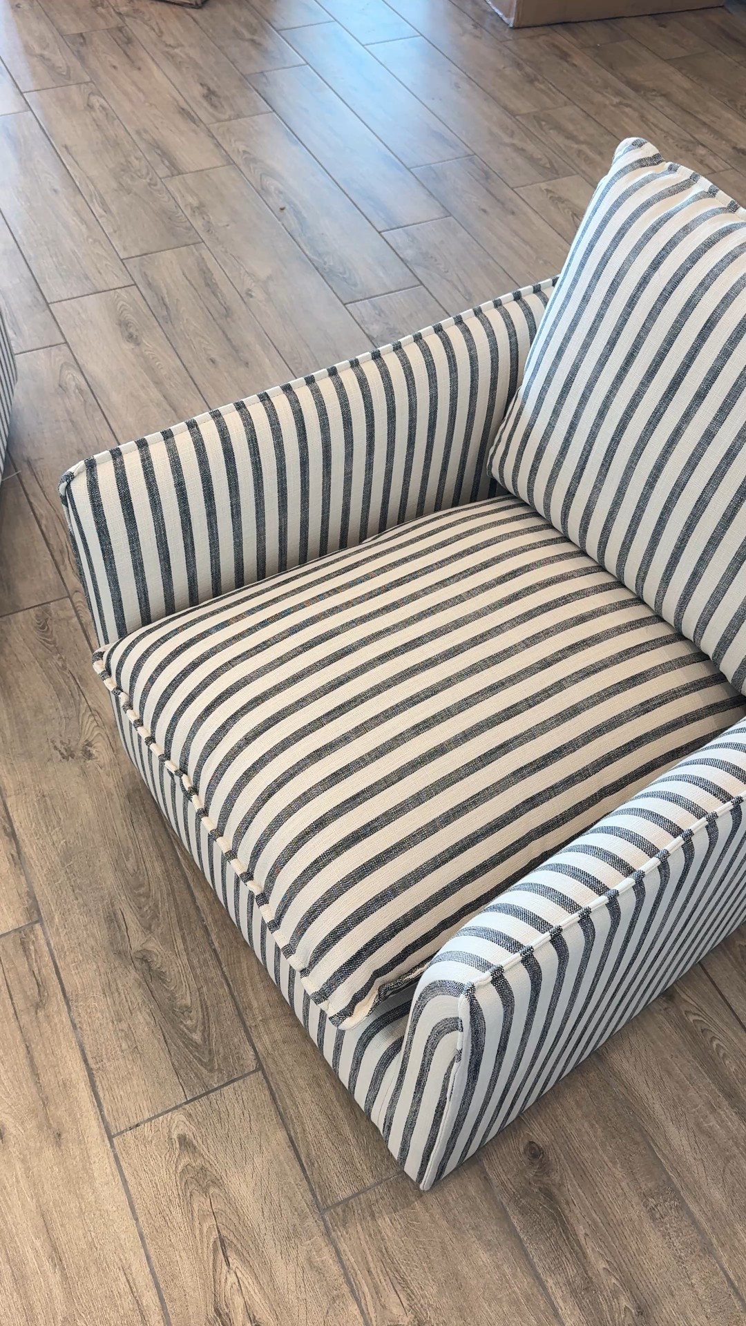 The most perfect striped chairs 