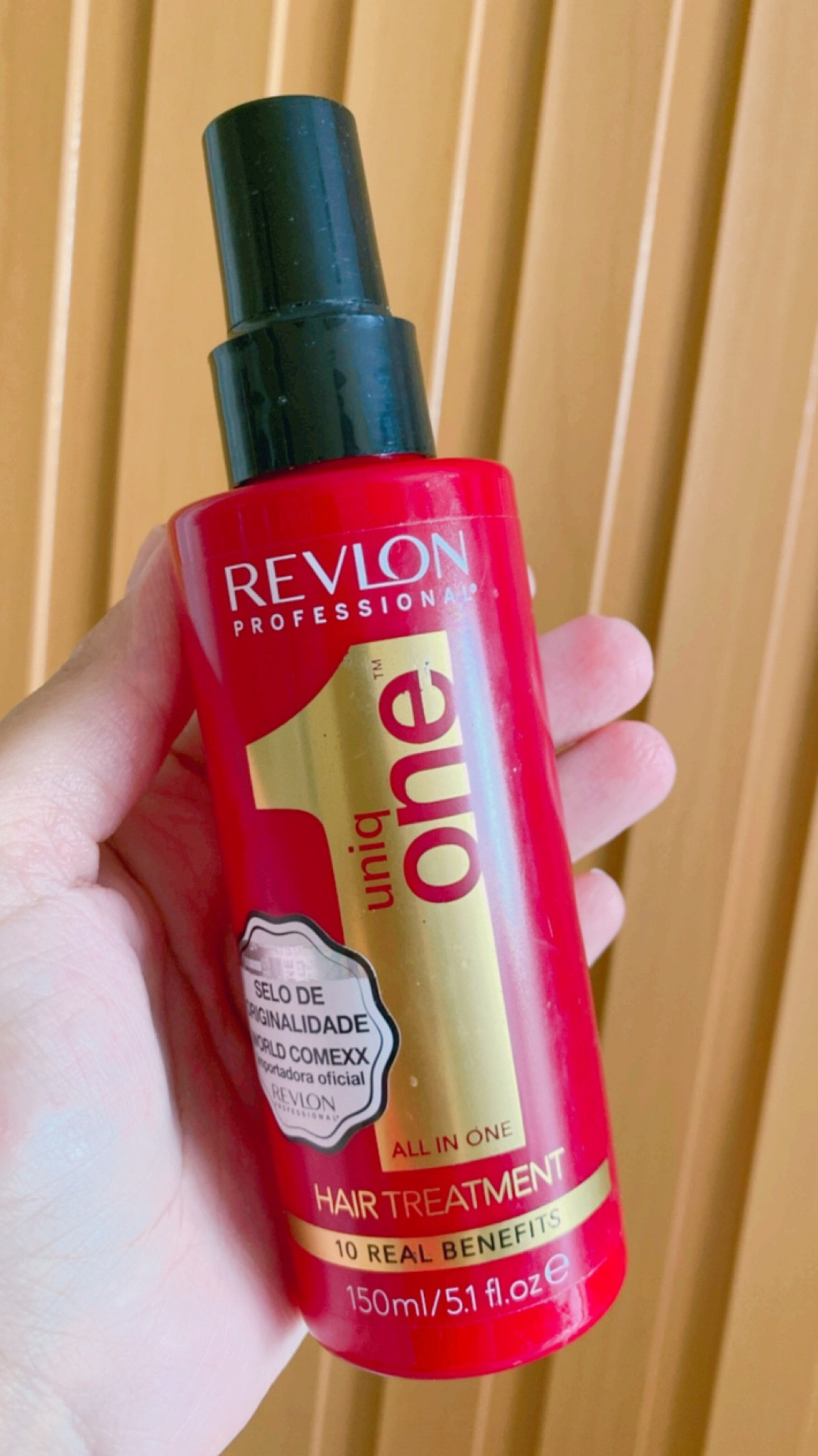 Uniq One Revlon é um Leave-in para Todos os Tipos de Cabelos, que une 10 Benefícios num único produto.
Repara os fios danificados, controla o frizz, oferece proteção térmica, protege dos raios solares, dentre outros benefícios. É um produto muito completo e um queridinho!! 

#LTKunder100 #LTKbeauty #LTKbrasil