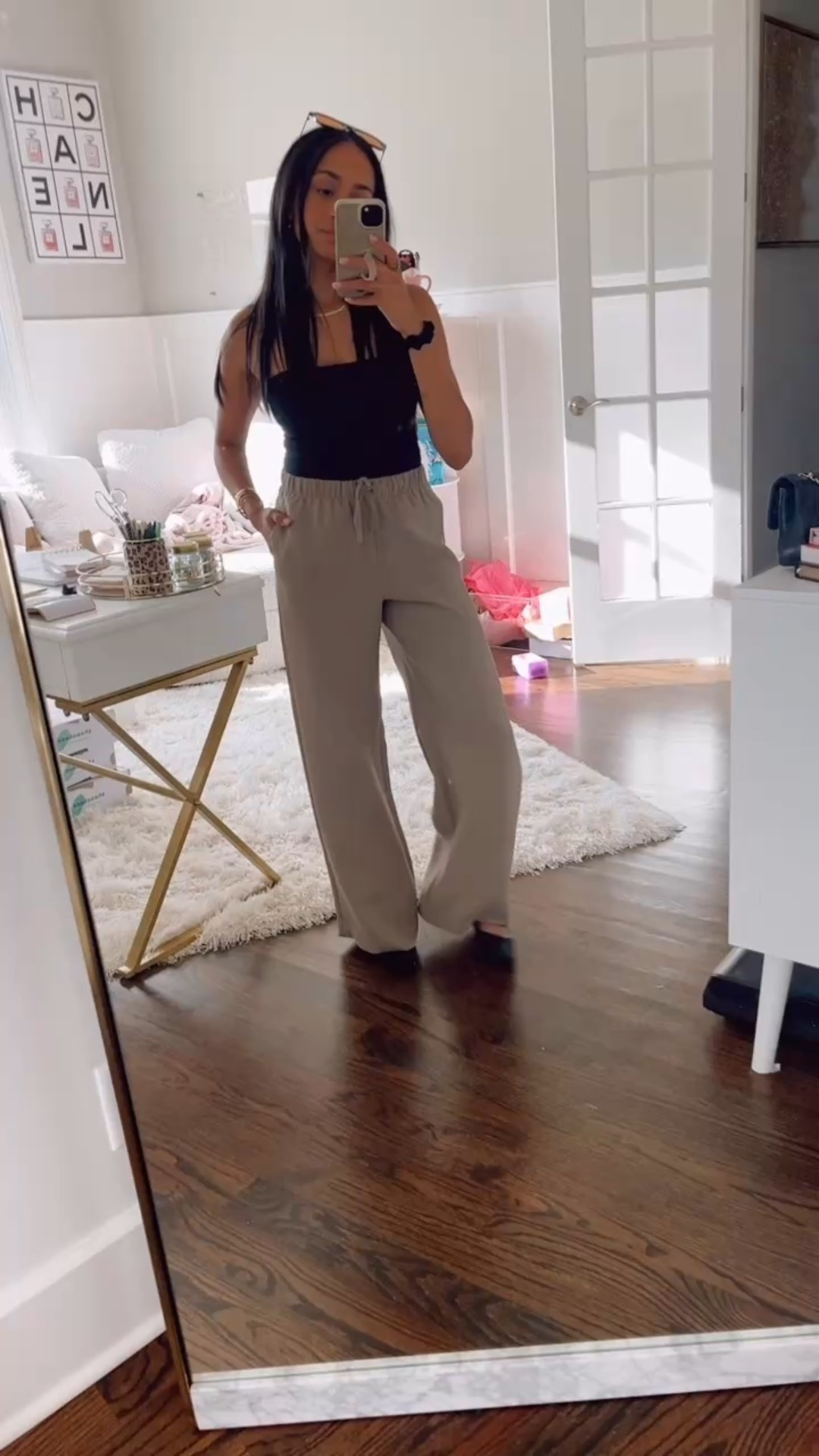 Aritzia pants
Easy outfit idea
Flowy pants
Wearing xxs regular 

#LTKSaleAlert #LTKFindsUnder100 #LTKPetite