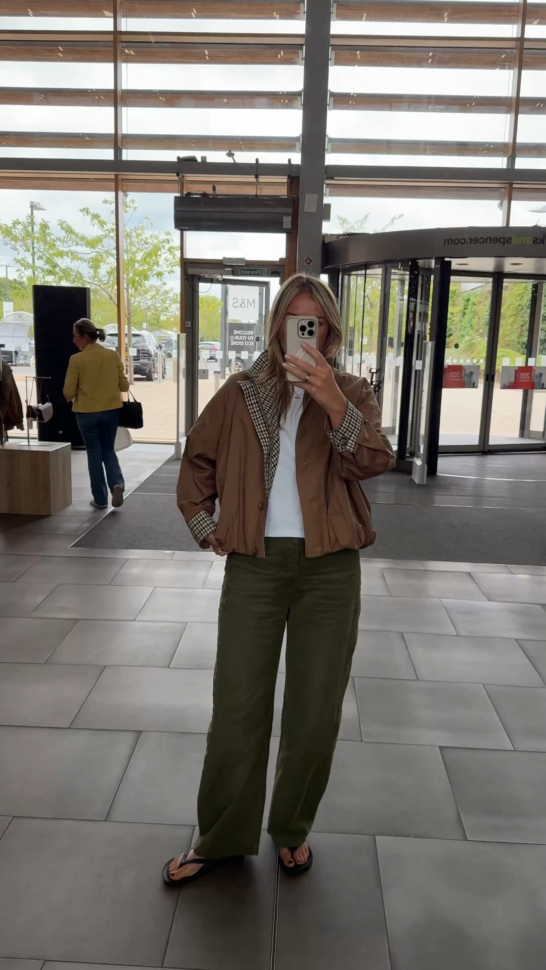 Another nice new season jacket I’ve tried recently …. 
It’s an oversized fit - I’m wearing my usual size 14 here. 

T shirt - large 
Jeans - 30 waist

#LTKuk #LTKautumn