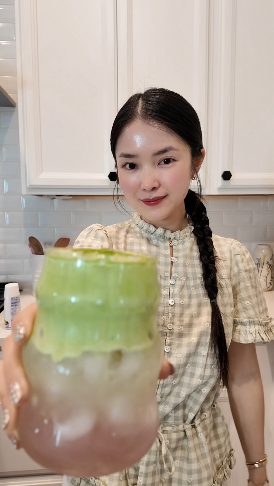 Những đồ mình dùng ở hết ở đây mọi người nhé! Máy xay ko dây của Niịna dùng ok lắm. Mình thường lấy xay sinh tố và làm các món nước. Xài xong chỉ cần sạc pin cho đầy lại. Có thể mang đi road trip hoặc camping để làm đồ uống cũng tiện hâa