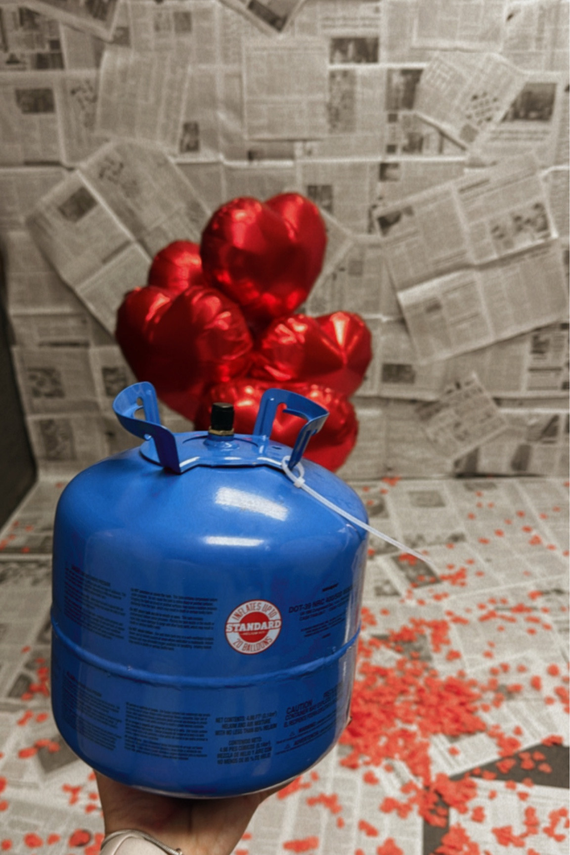 I got this mini tank to top off my balloons, and it has been a game changer for minis 💋