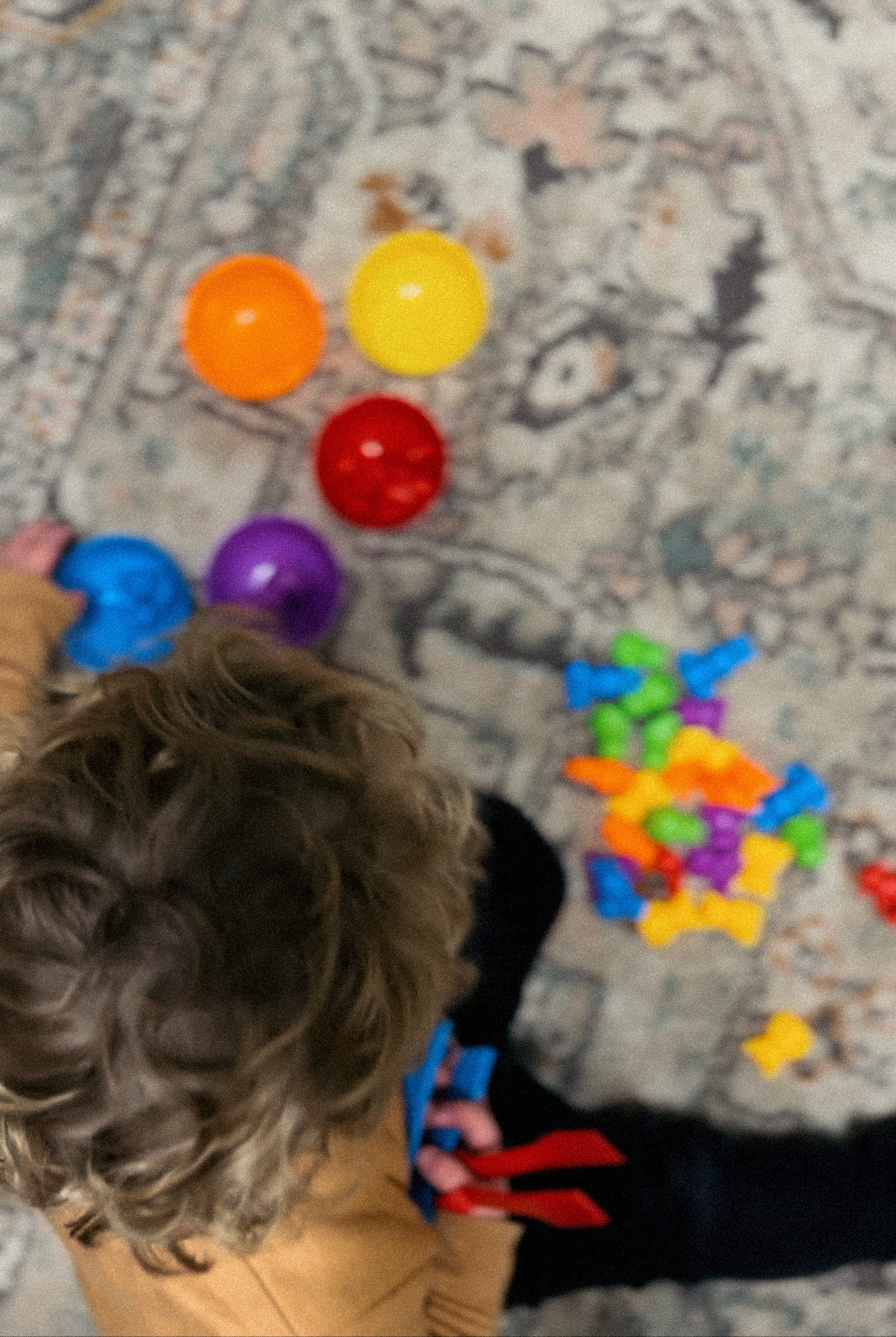 Learning & Play Activities I prepped for Wy this week 🧮🔤📚🖍️

These are things for us to do together the other days. We have a mix of shared activities that need teaching & guidance. & then activities he can do independently but he’s still learning. 😉 

The focus for the next few weeks is the alphabet, colors & numbers. 🖍️ remember he’s almost 2, so most of the time we’re only doing these things for max 15 minutes. 

Learning happens through reinforcement & play - that’s the main goal here. 👏🏼