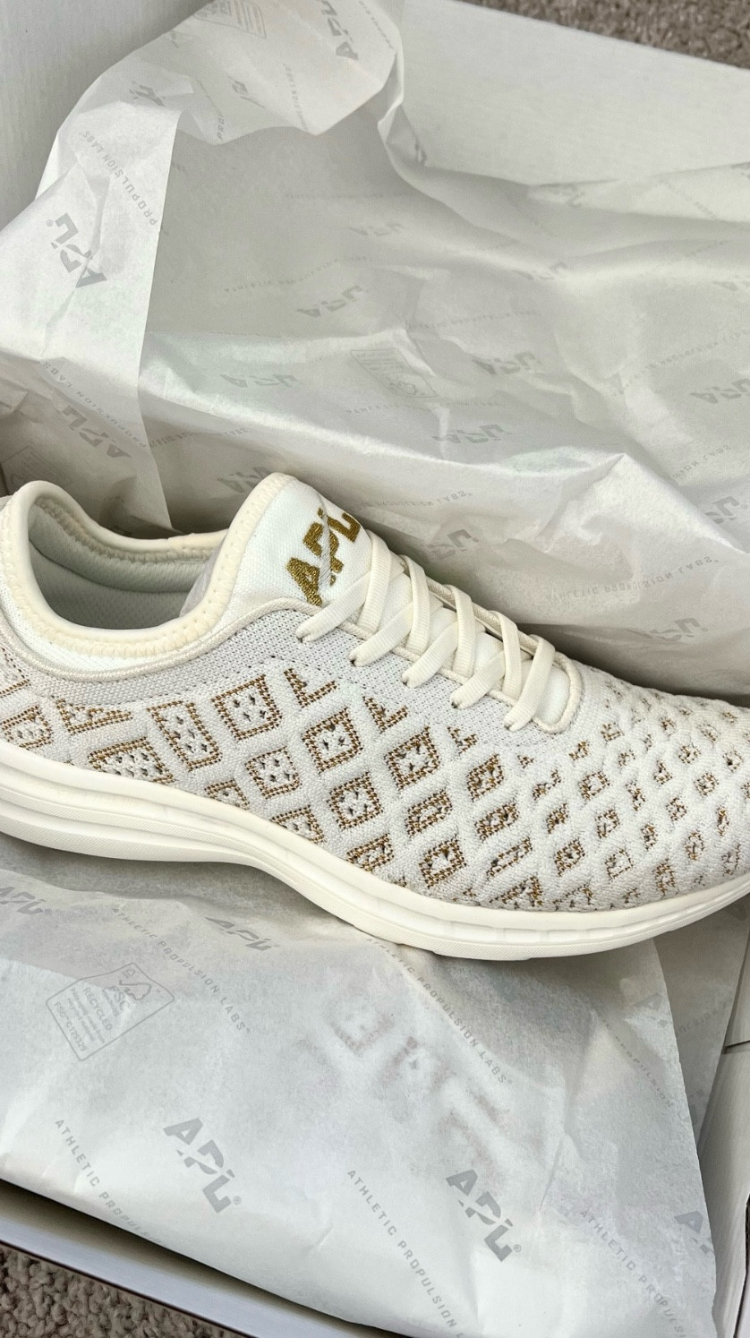 The absolute best walking shoes! Whether it’s inside or outside 🚶‍♀️ 

#LTKActive #LTKFitness #LTKStyleTip