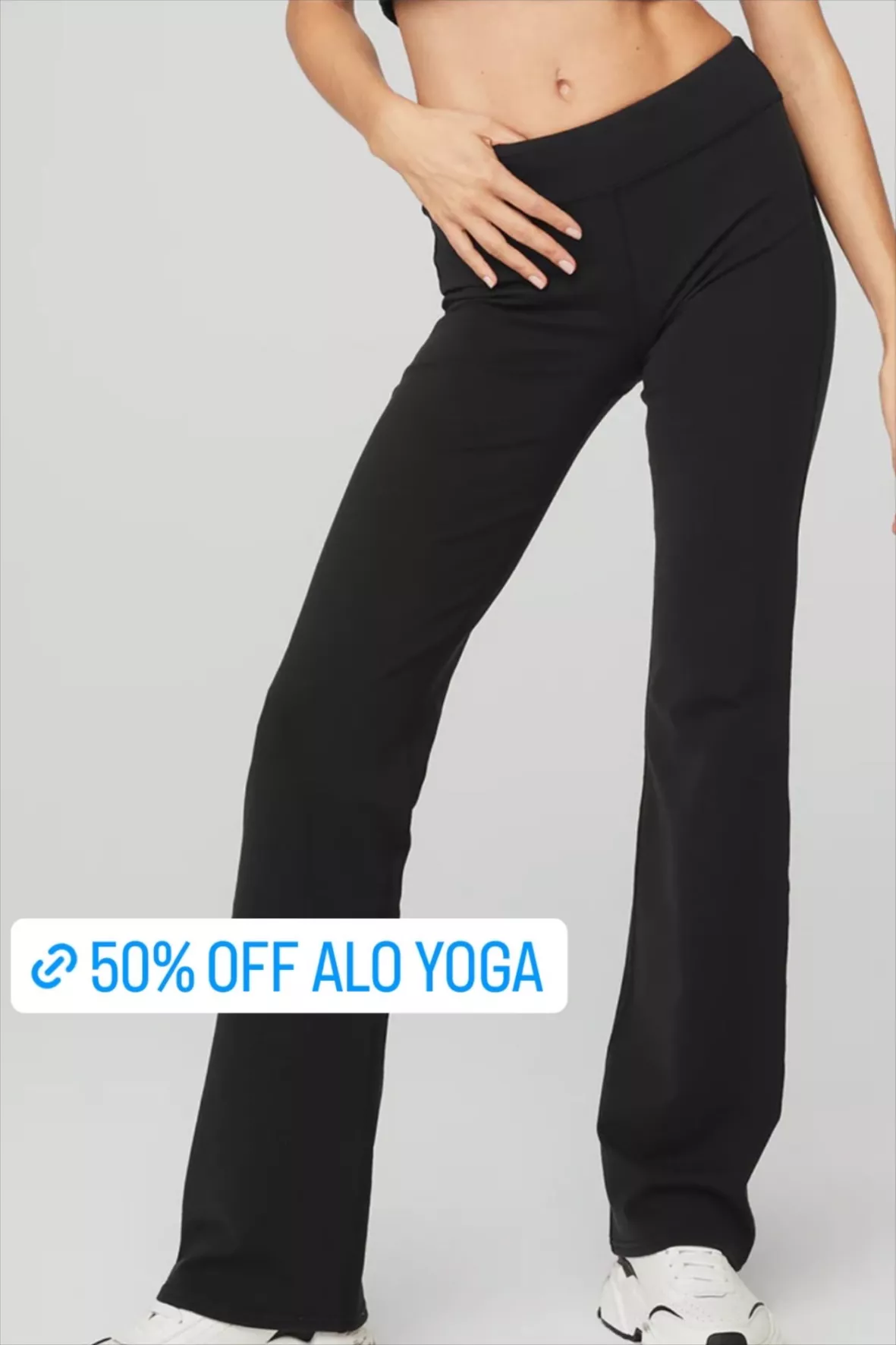 Airbrush low-rise bootcut leggings in black - Alo Yoga