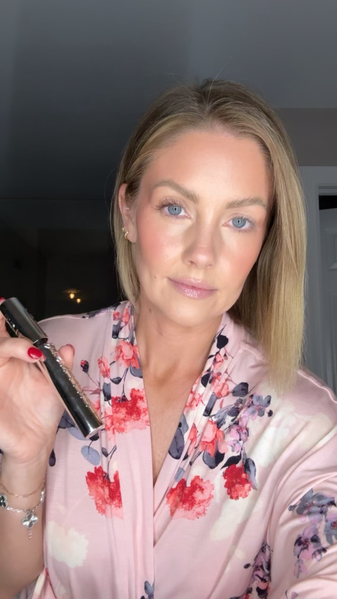 XS robe / Amazon mascara combo