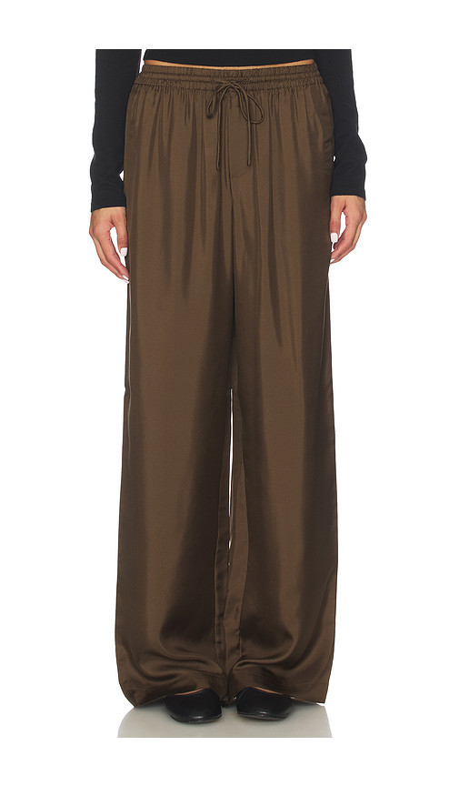 Rohe Wide Leg Silk Trousers in Olive. Taglia 38. Also in 32, 34, 36, 40. | Revolve Clothing (Global)