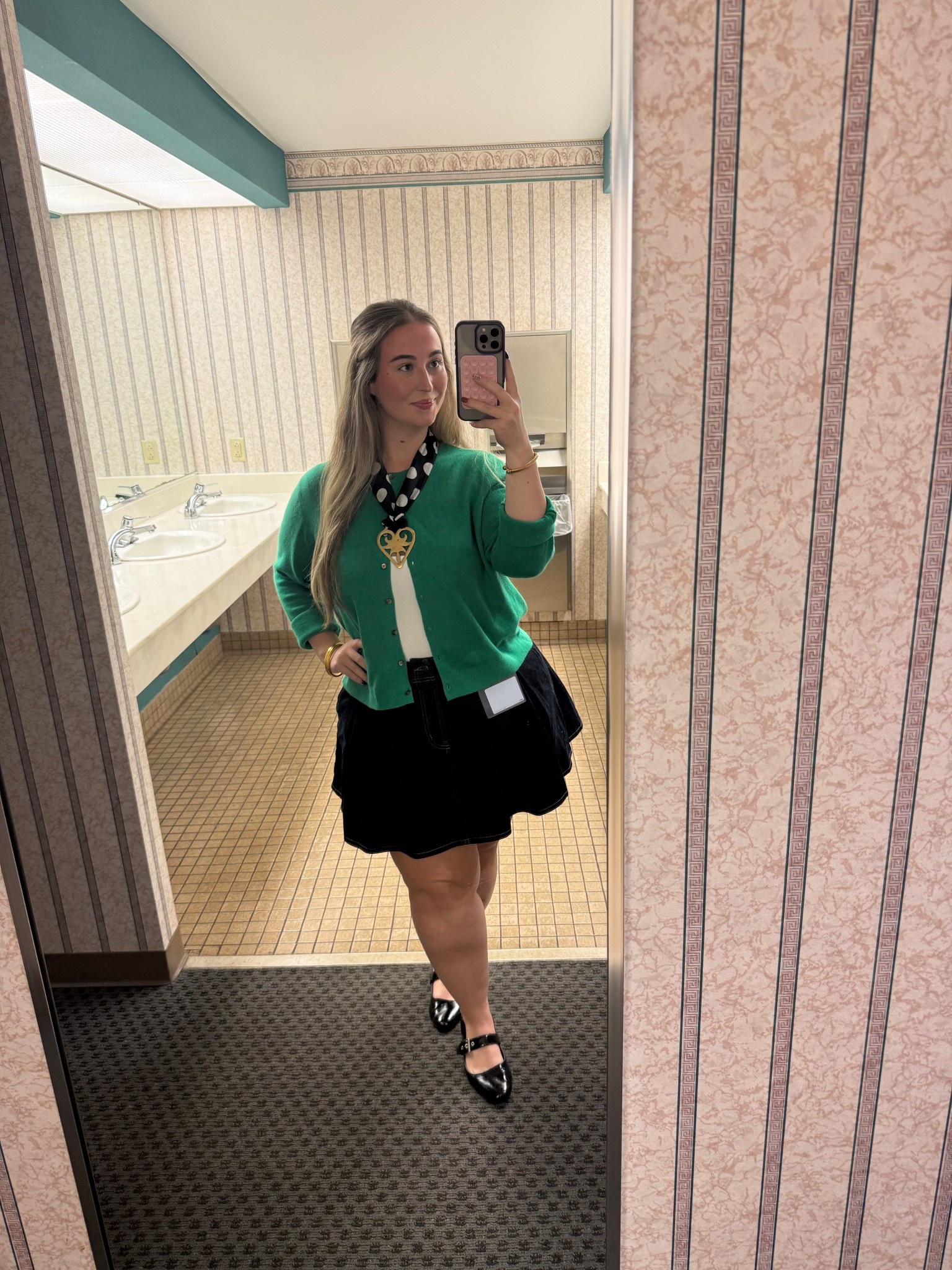 OBSESSED with green at the moment & this Old Navy cardigan is feeding my soul 💚

#LTKFindsUnder50 #LTKWorkwear #LTKPlusSize