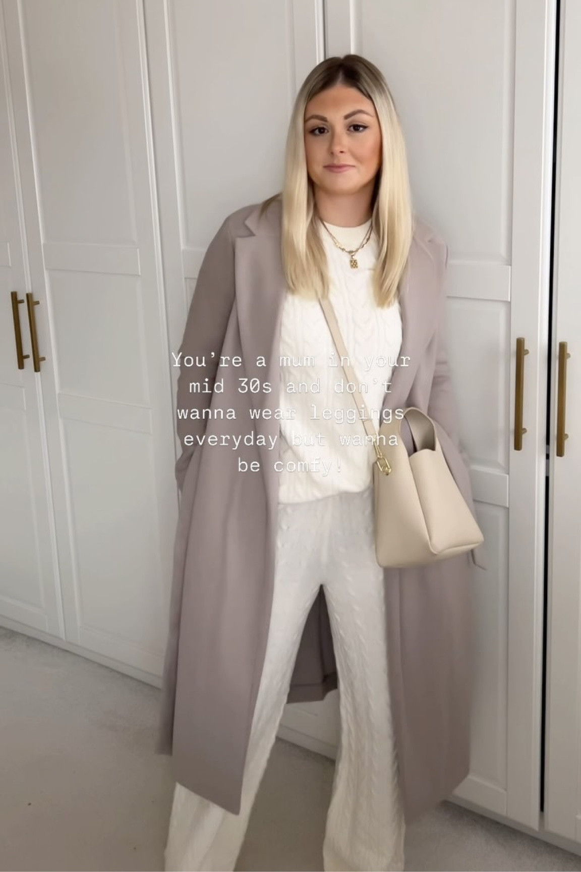 Okayyyyyyy!!! This coord from @newlook is so nice!! And when I untuck the jumper it’s so long!! What a win!! 

I love my leggings but sometimes I wanna wear something comfy but feel put together and this cable knit coord is perfect. 

Plus the tones with coat, umm okay!! 🫶🏽

Pop on some trainers of Uggs and off we go! 

Linked on my @ltk.europe 

#mumfashion #loungewear