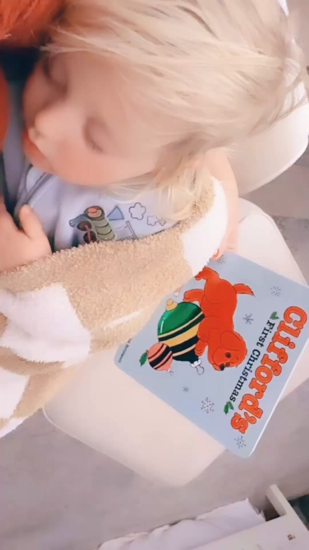 “Clifford’s first Christmas”  🐶❤️🎄 is always a naptime favorite around here this time of year 🤭🥰