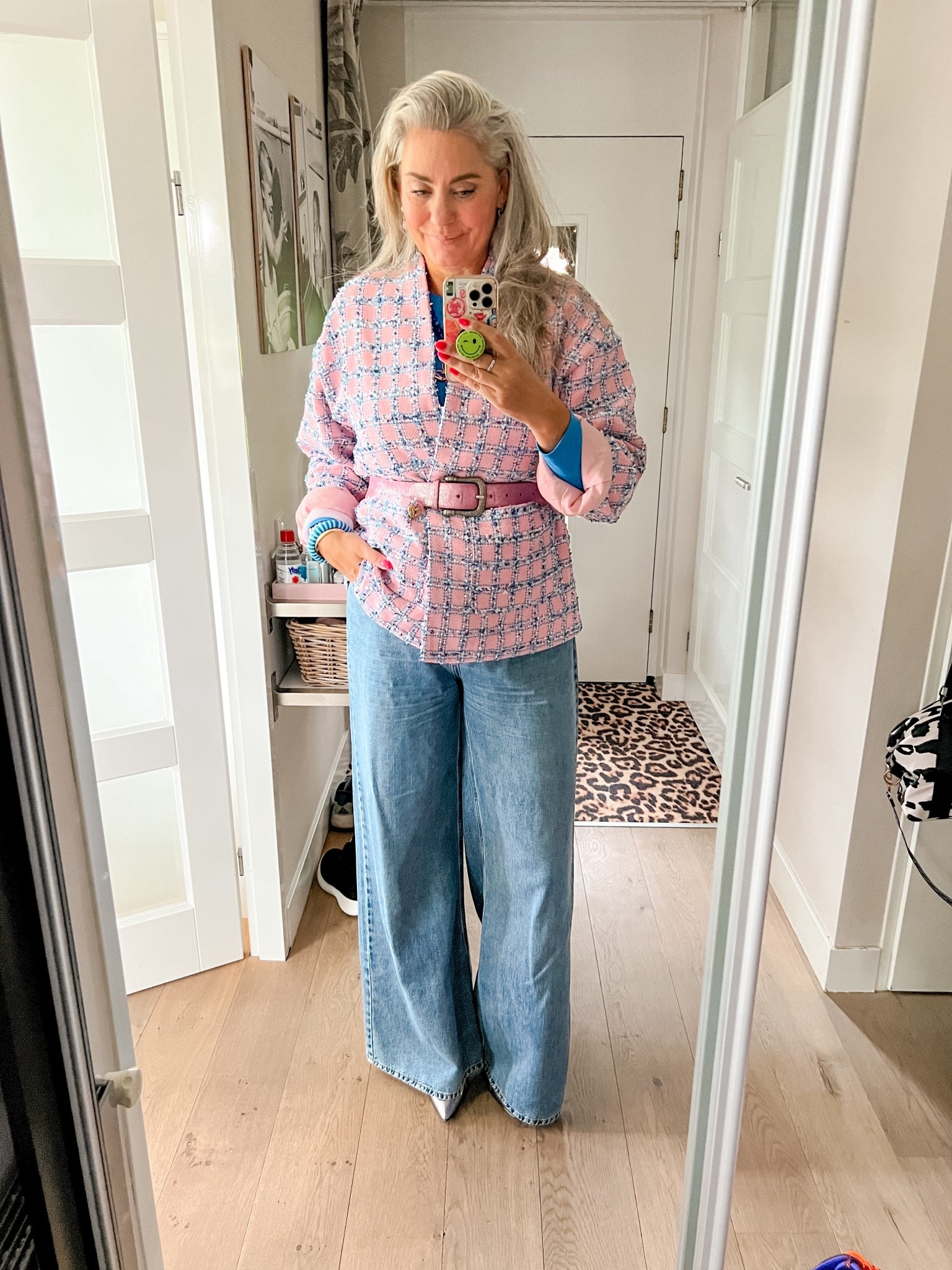 OOTD - Zaterdag. Een roze met blauw geruite bouclé blazer (Poespas, sale, L) over een blauwe longsleeve (https://hema-nl.mtpc.se/5639757, M), blauwe super wijde jeans (32/36) en zilveren laarsjes. Ketting met kreeft, roze armband en blauw gestreepte armband (uit Griekenland).



#LTKnederlands #LTKeurope #LTKstyletip