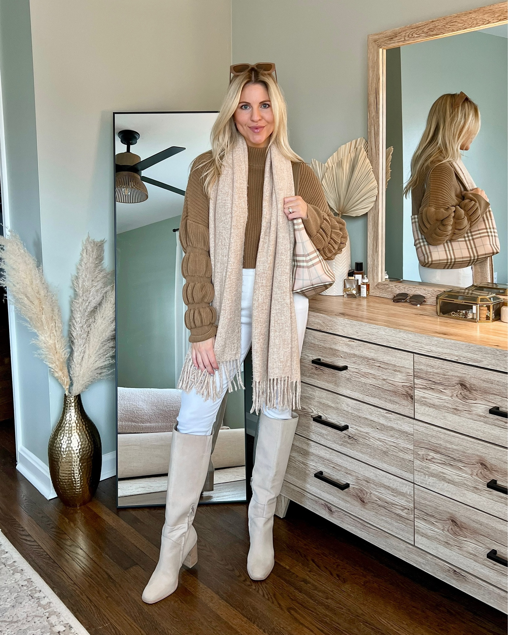 day 3/5: sweater styling 🧸

#sweaterweather #neutralootd #whitejeans #dolcevita #burberry

#LTKSeasonal