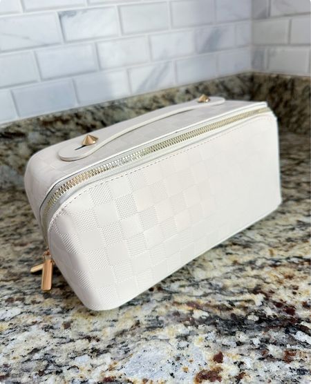 Only $21 for this makeup bag! 🤍 love the tan inside.