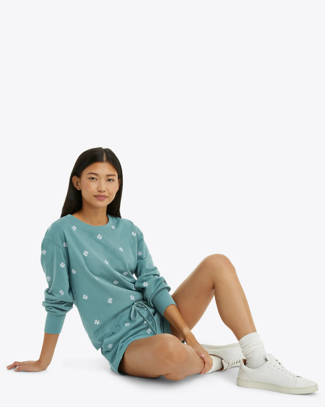 Gretchen Sweatshirt in Embroidered Viola | Draper James (US)