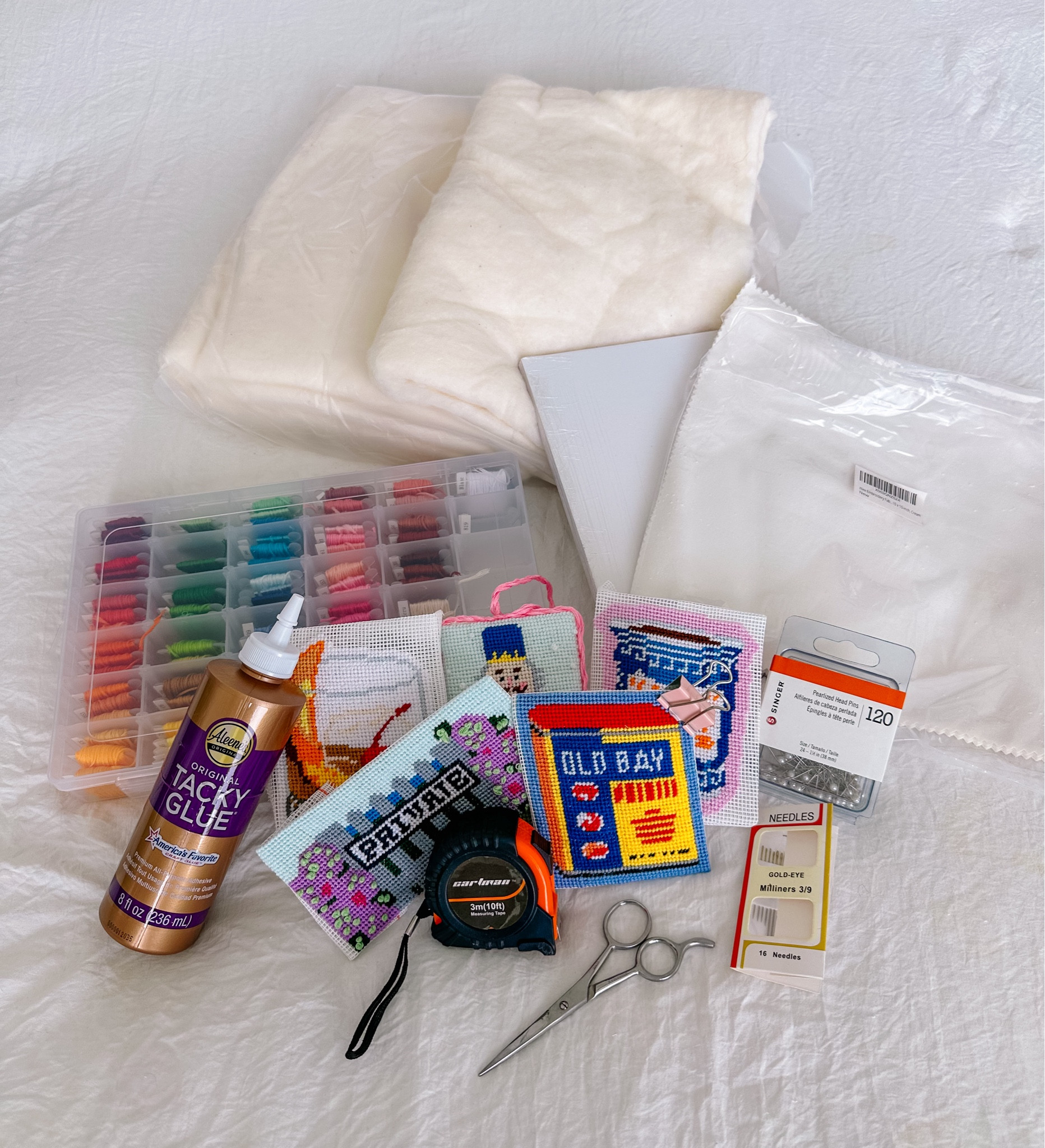 I’ve had an arsenal of unfinished needlepoint ornaments, and I’m working on finishing them this weekend! 🪡🩷 Wanted to share all my essentials for ornament finishing, as well as some canvases I’ve loved stitching for gifts this year!! 