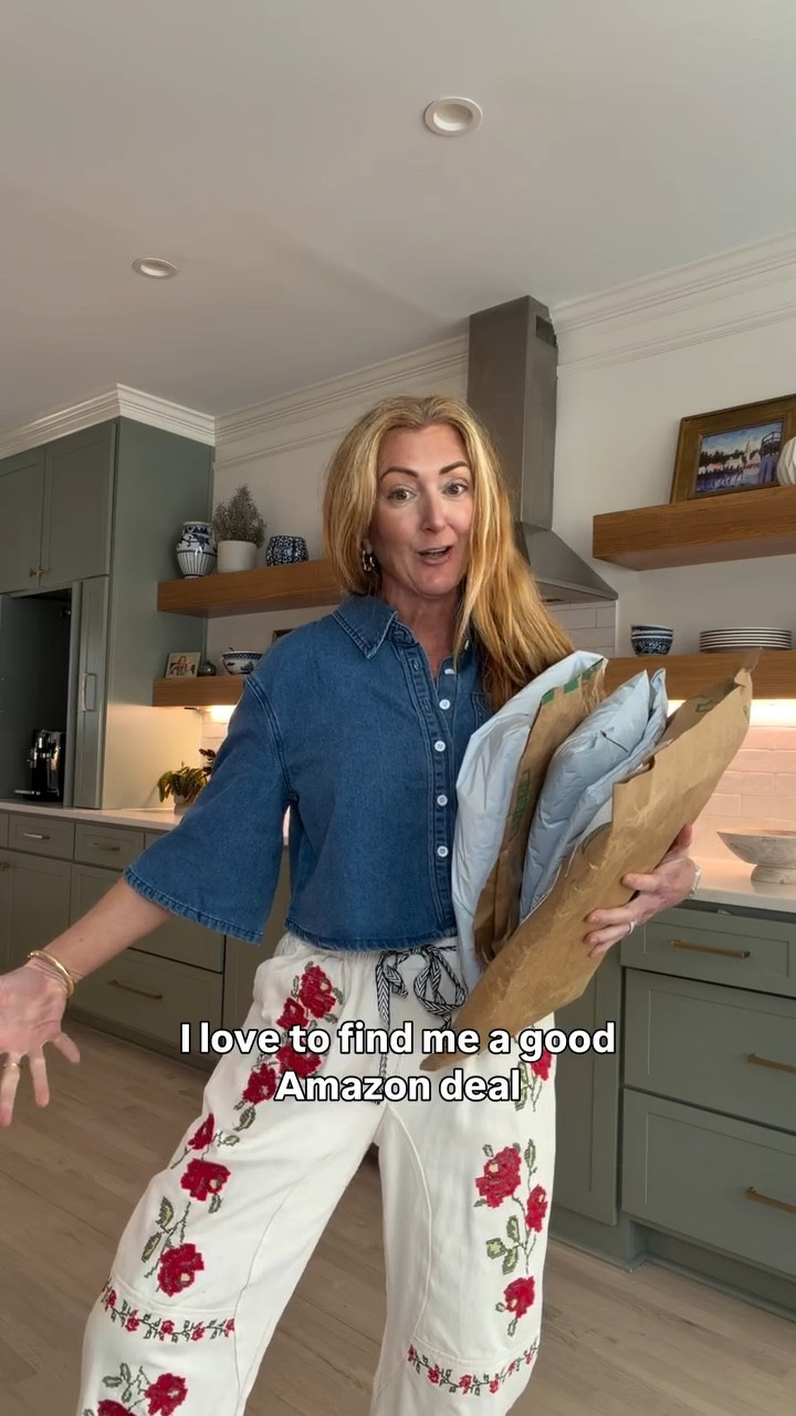 You know those Amazon jeans that basically broke the internet?
I ordered them again… just in a different wash.

And this box ended up being one of those rare Amazon moments where multiple things were actually very good.

#amazonfinds #amazonfashion #amazonstyle #springstyle #over50style @amazoninfluencerprogram @amazonfashion

#LTKootd #LTKOver40 #LTKdayinmylife