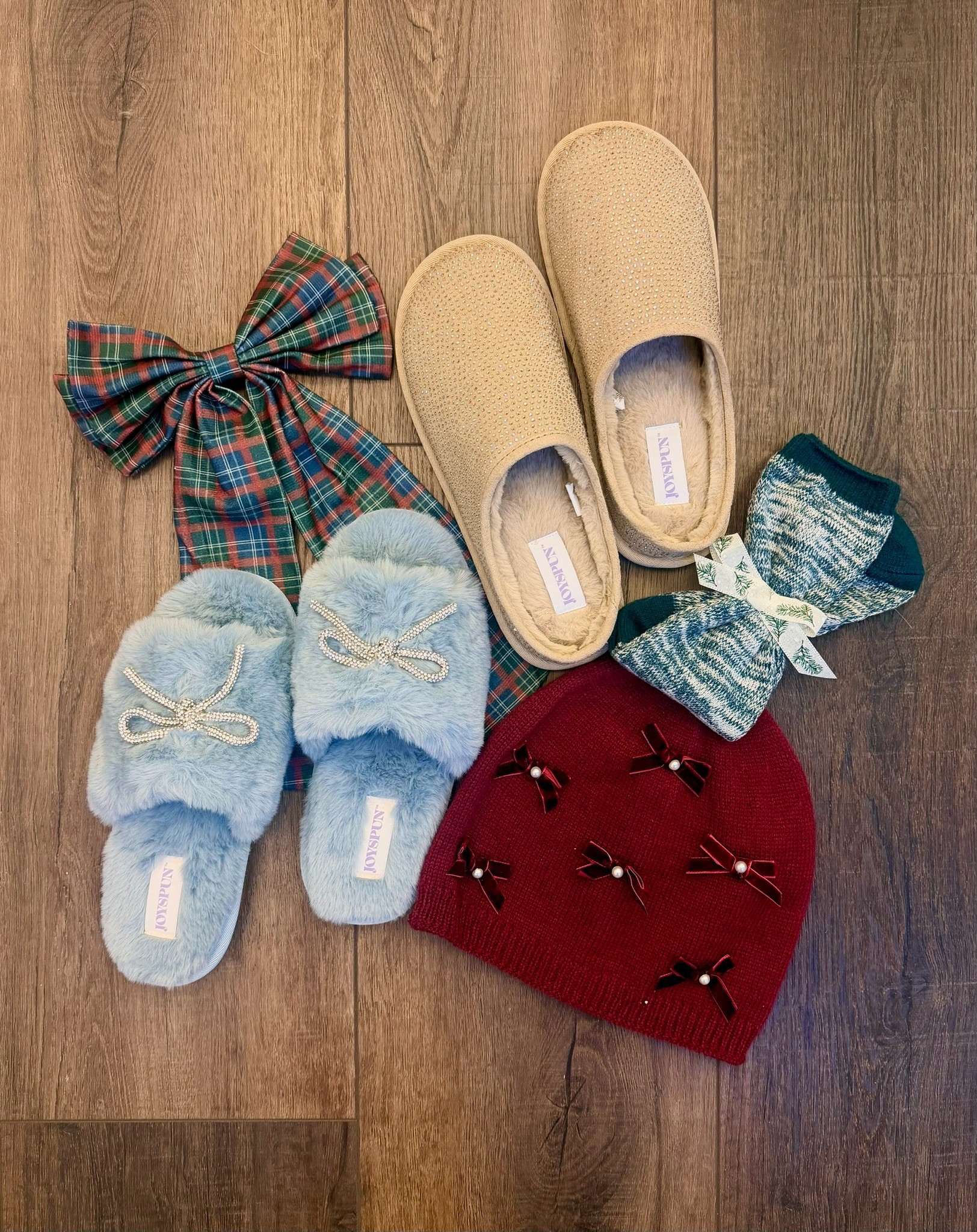 Walmart Christmas accessories 

#LTKSeasonal #LTKSaleAlert #LTKHoliday